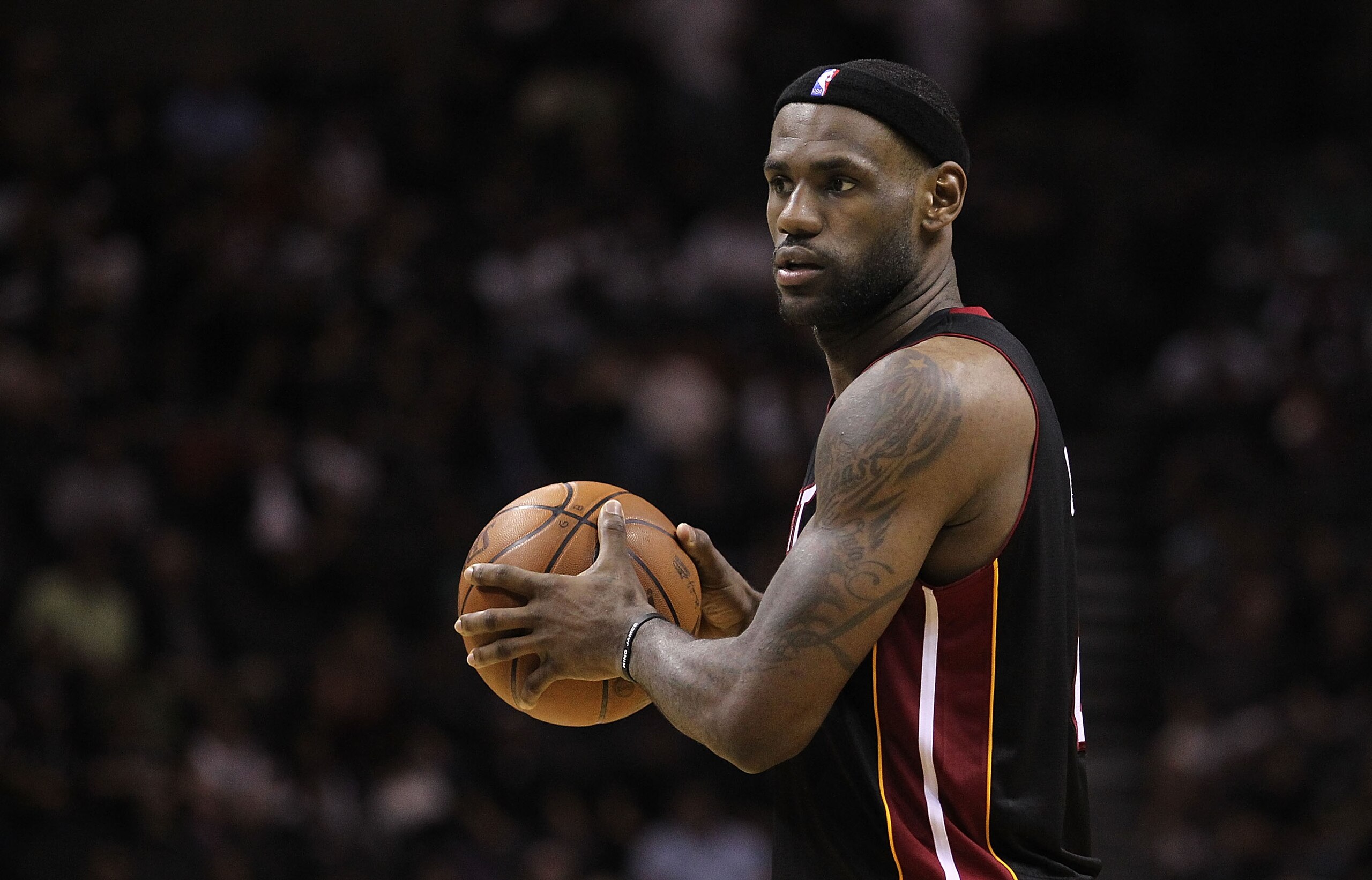 SAN ANTONIO, TX - MARCH 04:  Forward LeBron James #6 of the Miami Heat at AT&T Center on March 4, 2011 in San Antonio, Texas.   NOTE TO USER: User expressly acknowledges and agrees that, by downloading and or using this photograph, User is consenting to t