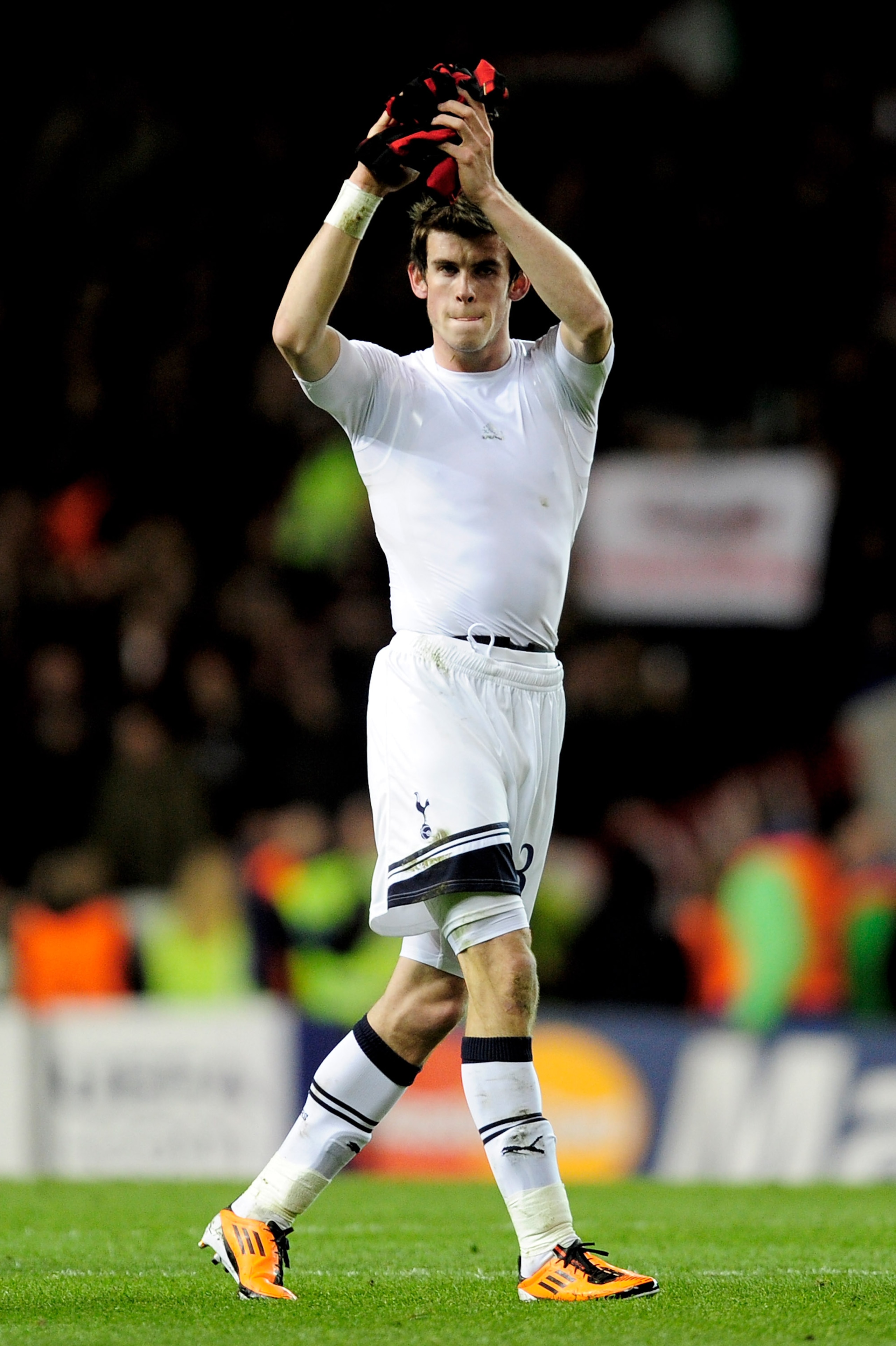 LONDON, ENGLAND - MARCH 09:  Gareth Bale of Tottenham celebrates at the end of the UEFA Champions League round of 16 second leg match between Tottenham Hotspur and AC Milan at White Hart Lane on March 9, 2011 in London, England.  (Photo by Jamie McDonald/