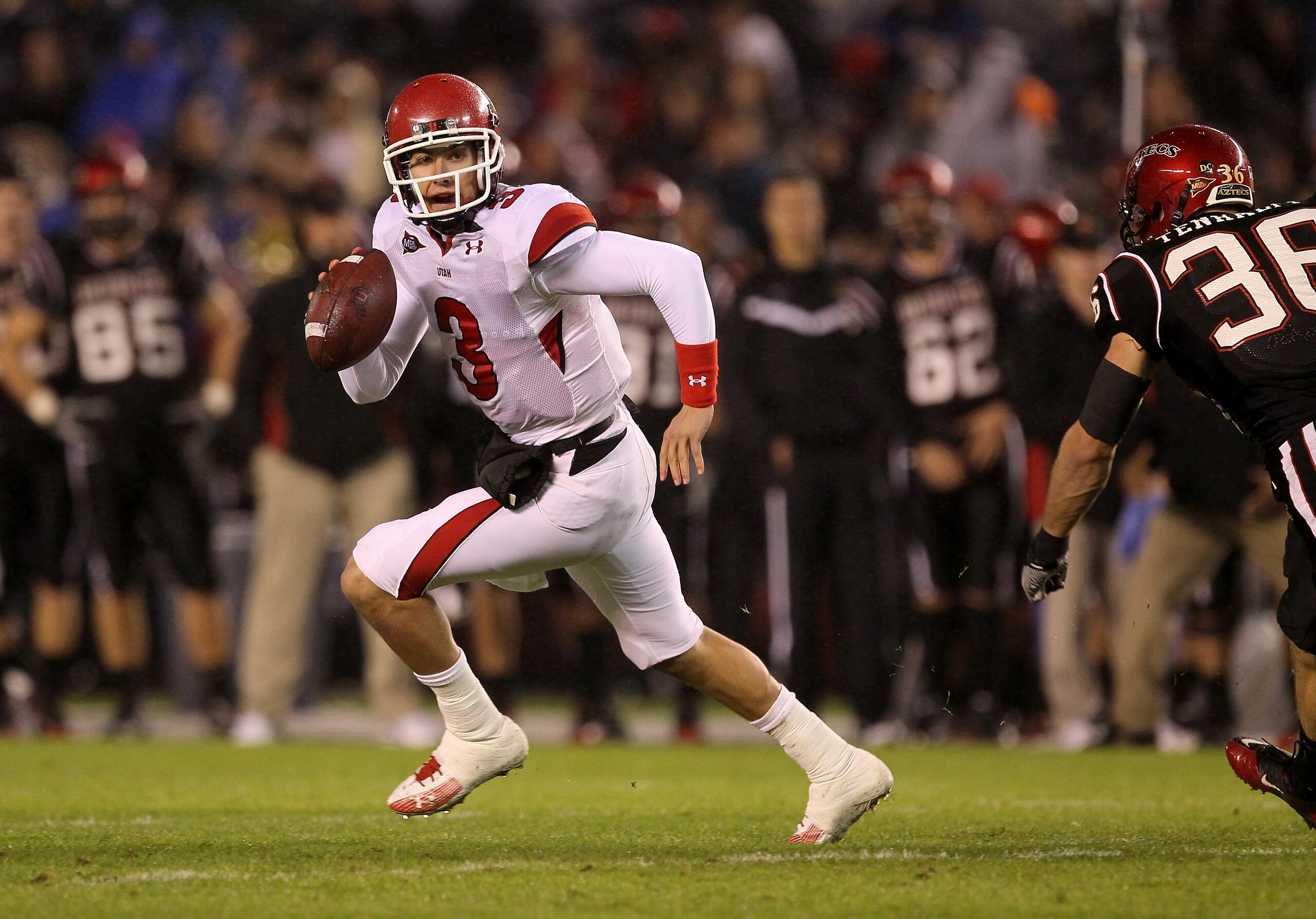 SAN DIEGO - NOVEMBER 20:  Quarterback Jordan Wynn #3 of the Utah Utes scrambles against the San Diego State Aztecs at Qualcomm Stadium on November 20, 2010 in San Diego, California.  Utah won 38-34.  (Photo by Stephen Dunn/Getty Images)