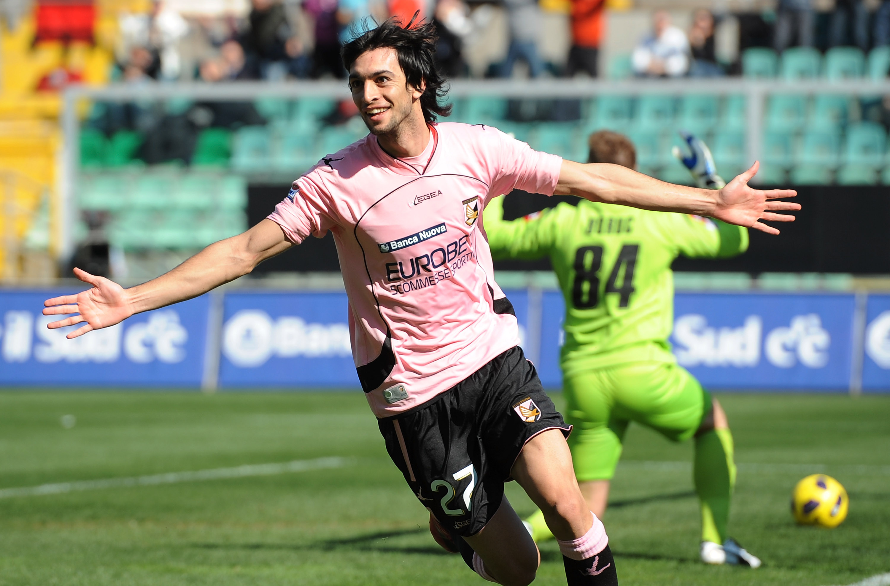 PALERMO, ITALY - FEBRUARY 13:  Javier Pastore of Palermo celebrates after scoring the opening goal during the Serie A match between US Citta di Palermo and ACF Fiorentina at Stadio Renzo Barbera on February 13, 2011 in Palermo, Italy.  (Photo by Tullio M.