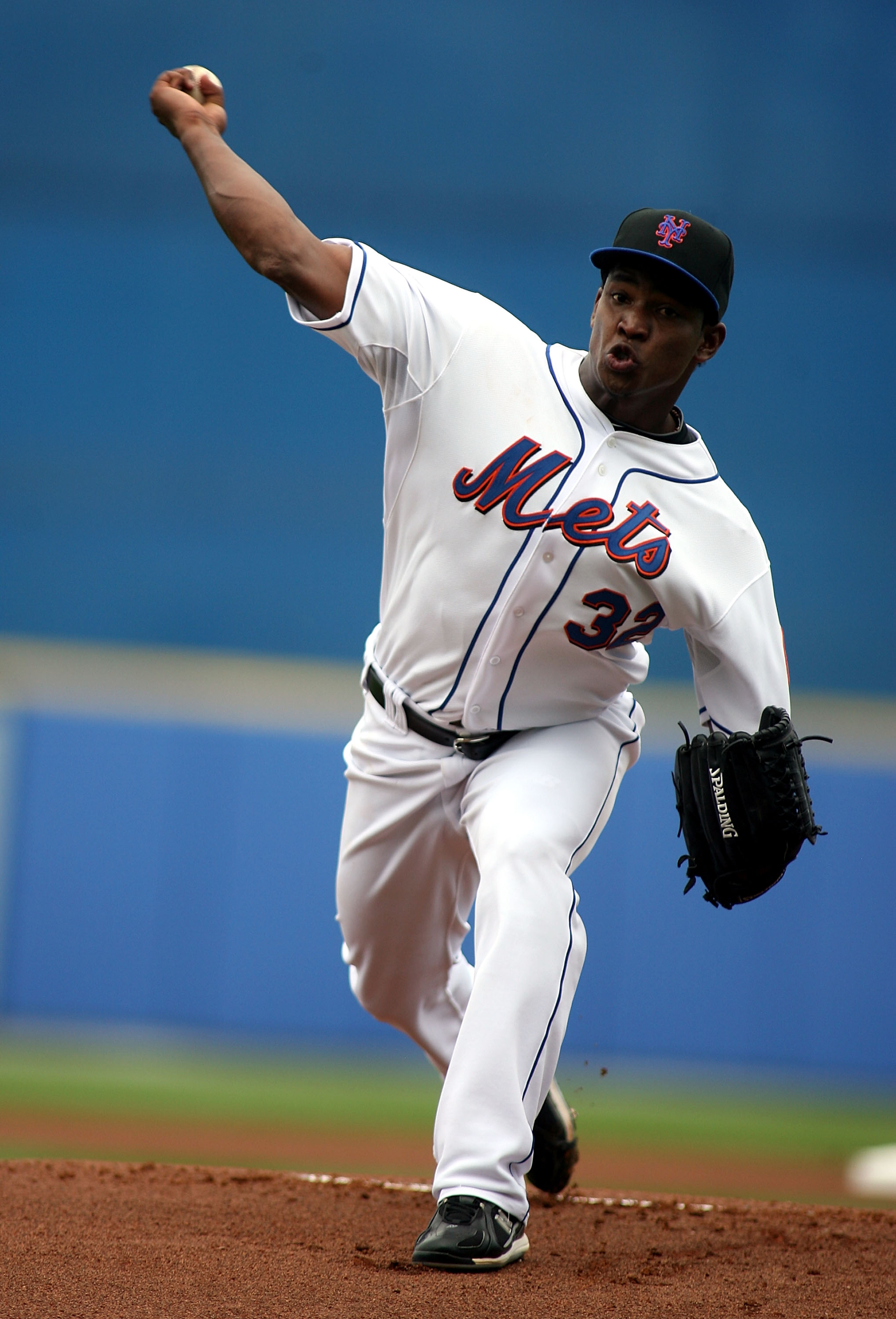 PORT ST. LUCIE, FL - FEBRUARY 26:  Jenrry Mejia #32 of the New York Mets throws against the Atlanta Braves at Digital Domain Park on February 26, 2011 in Port St. Lucie, Florida.  (Photo by Marc Serota/Getty Images)