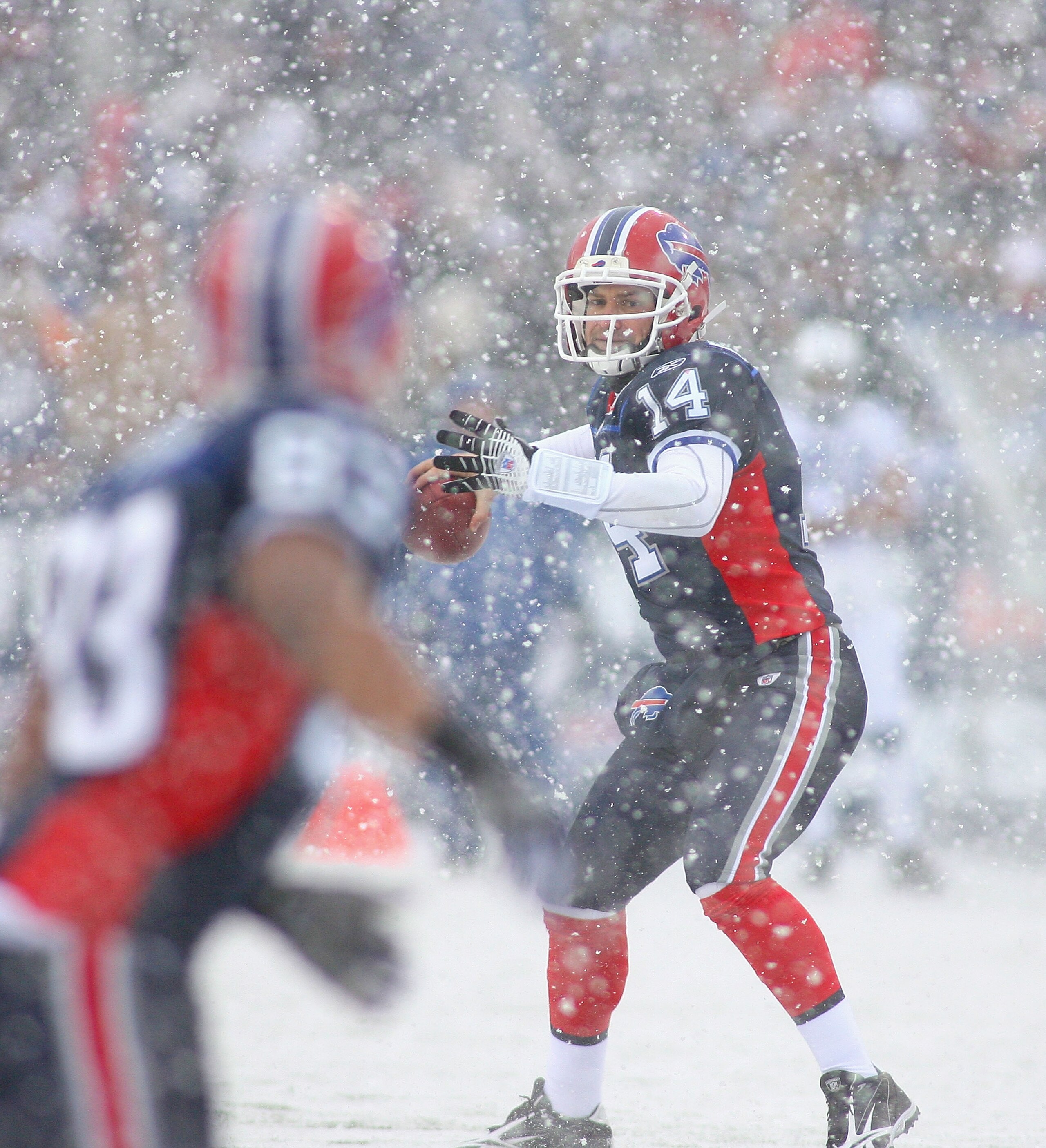 ORCHARD PARK, NY - JANUARY 03: Ryan Fitzpatrick #14 of the Buffalo Bills readies to throw a pass to teammate Lee Evans #83 against the Indianapolis Colts at Ralph Wilson Stadium on January 3, 2010 in Orchard Park, New York. (Photo by Rick Stewart/Getty I ORCHARD PARK, NY - JANUARY 03: Ryan Fitzpatrick #14 of the Buffalo Bills readies to throw a pass to teammate Lee Evans #83 against the Indianapolis Colts at Ralph Wilson Stadium on January 3, 2010 in Orchard Park, New York. (Photo by Rick Stewart/Getty I