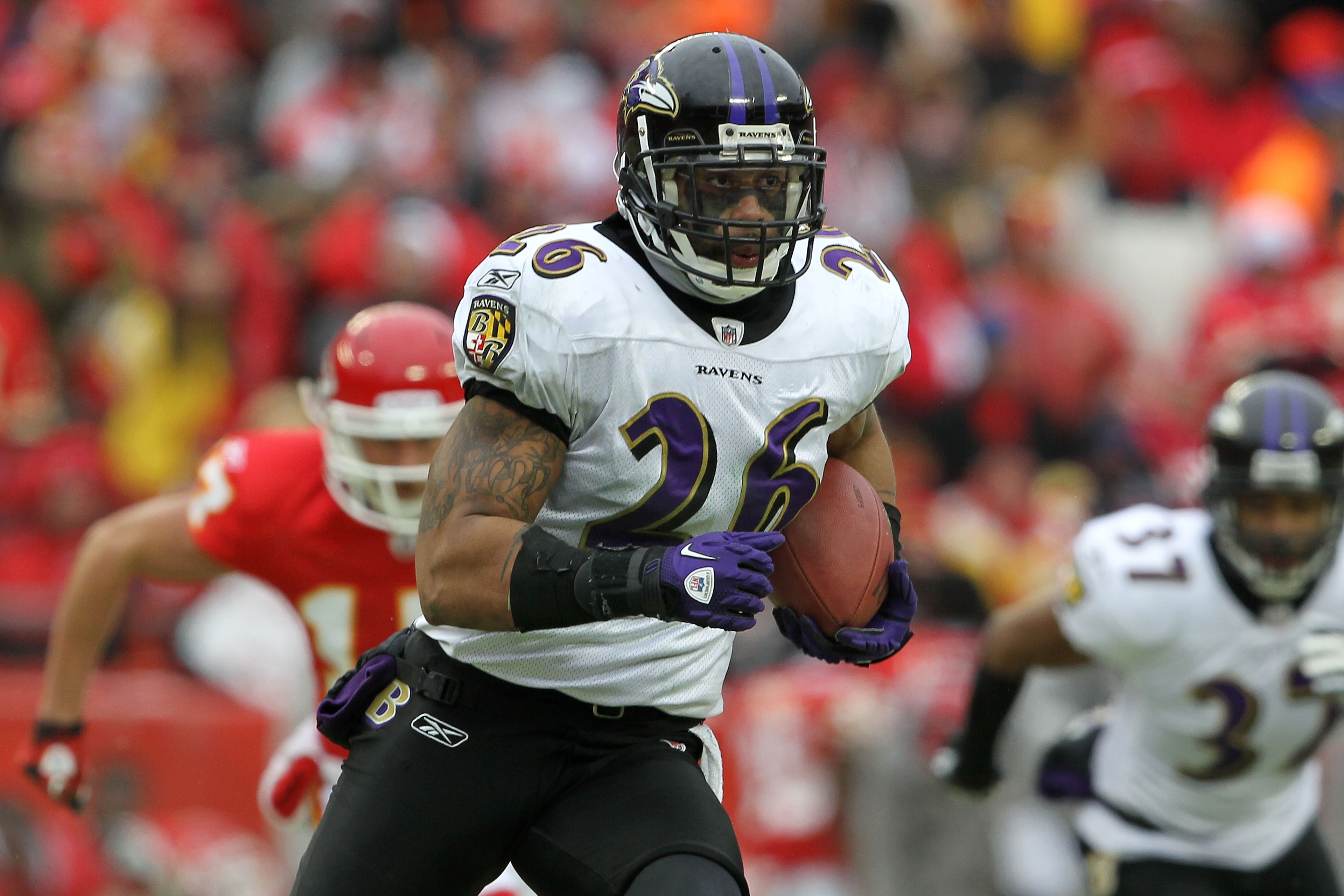 KANSAS CITY, MO - JANUARY 09: Safety Dawan Landry #26 of the Baltimore Ravens runs back an interception of quarterback Matt Cassel #7 of the Kansas City Chiefs in the third quarter of their 2011 AFC wild card playoff game at Arrowhead Stadium on January KANSAS CITY, MO - JANUARY 09: Safety Dawan Landry #26 of the Baltimore Ravens runs back an interception of quarterback Matt Cassel #7 of the Kansas City Chiefs in the third quarter of their 2011 AFC wild card playoff game at Arrowhead Stadium on January