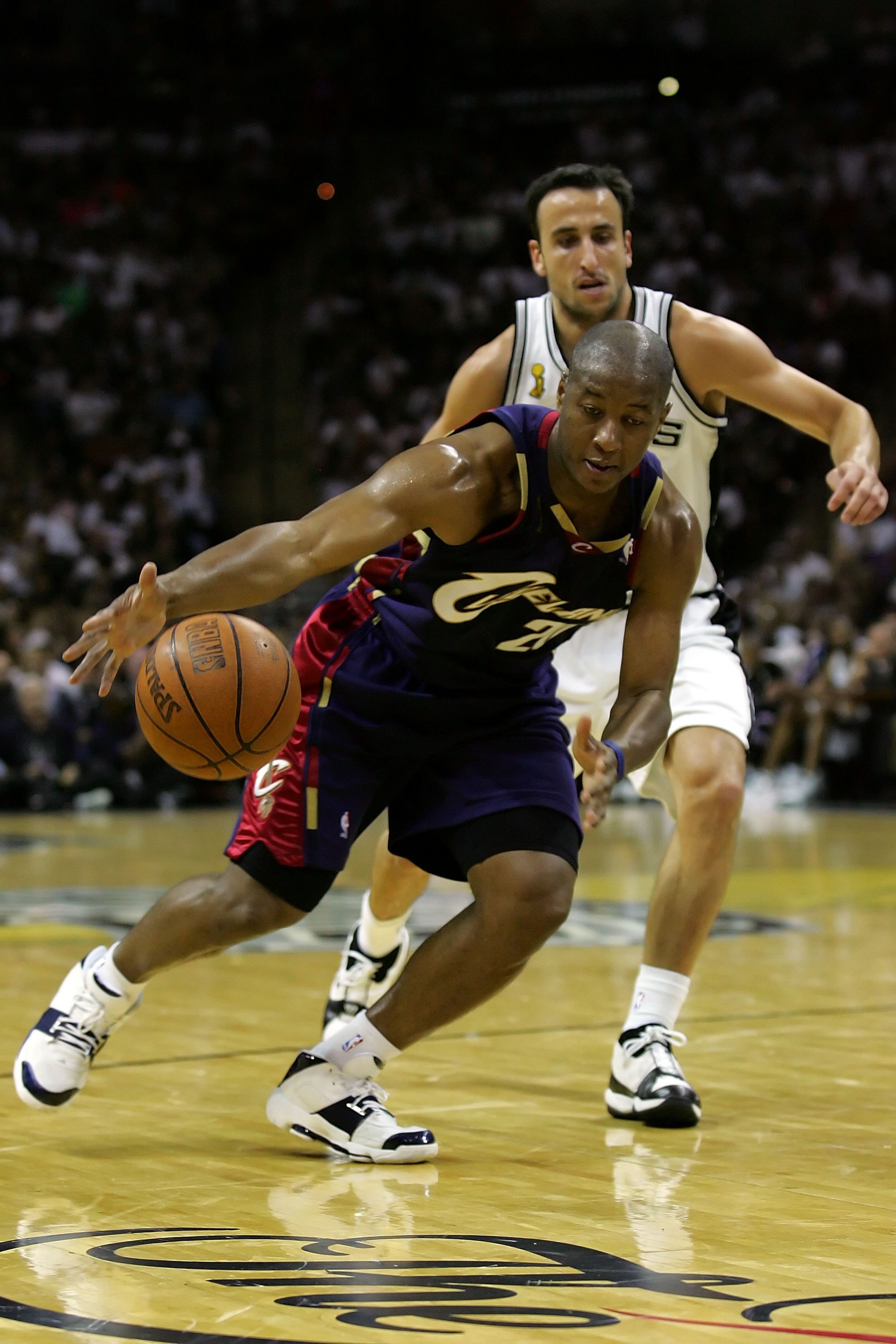 SAN ANTONIO - JUNE 10:  Eric Snow #20 of the Cleveland Cavaliers tries to control the ball under pressure from Manu Ginobili #20 of the San Antonio Spurs in the first half of Game Two of the 2007 NBA Finals on June 10, 2007 at the AT&T Center in San Anton