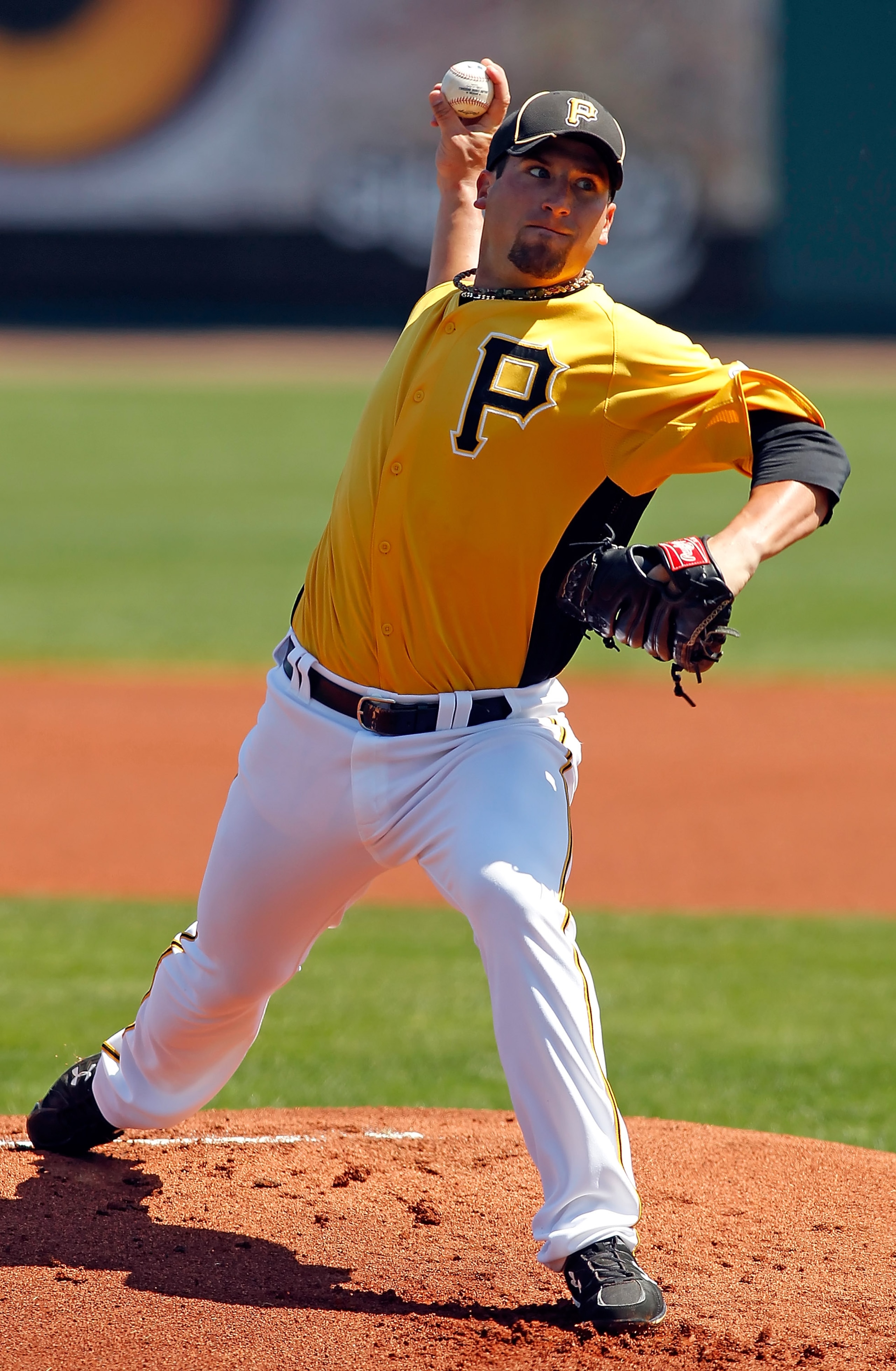 BRADENTON, FL - MARCH 13:  Pitcher Brad Lincoln #32 of the Pittsburgh Pirates pitches against the Boston Red Sox during a Grapefruit League Spring Training Game at McKechnie Field on March 13, 2011 in Bradenton, Florida.  (Photo by J. Meric/Getty Images)