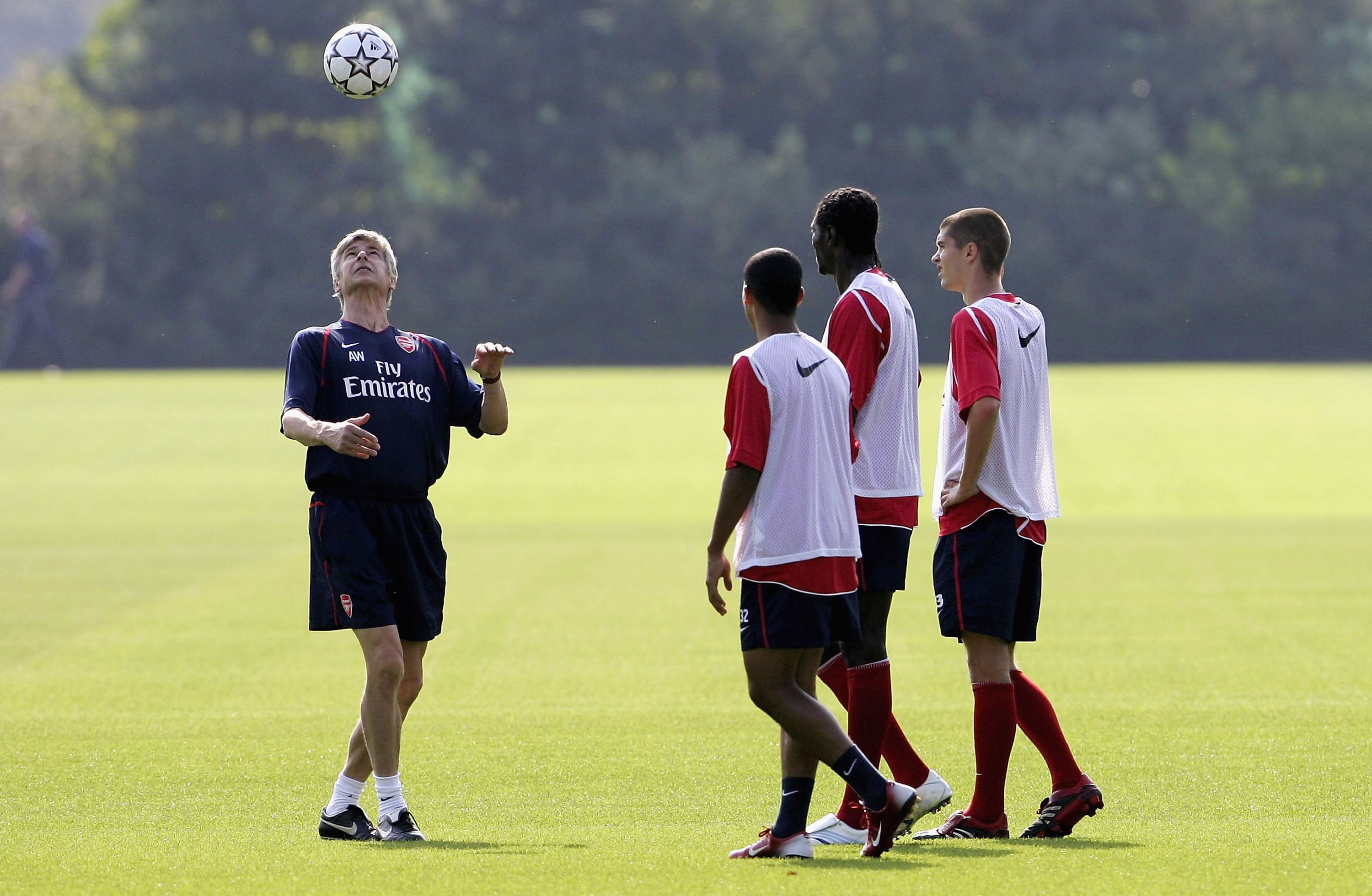 LONDON COLNEY, UNITED KINGDOM - SEPTEMBER 11:  Arsene Wenger of Arsenal gives a heading lesson to his players during an Arsenal training session at the Arsenal training ground on September 11, 2006 in London Colney, England.  (Photo by Jamie McDonald/Gett