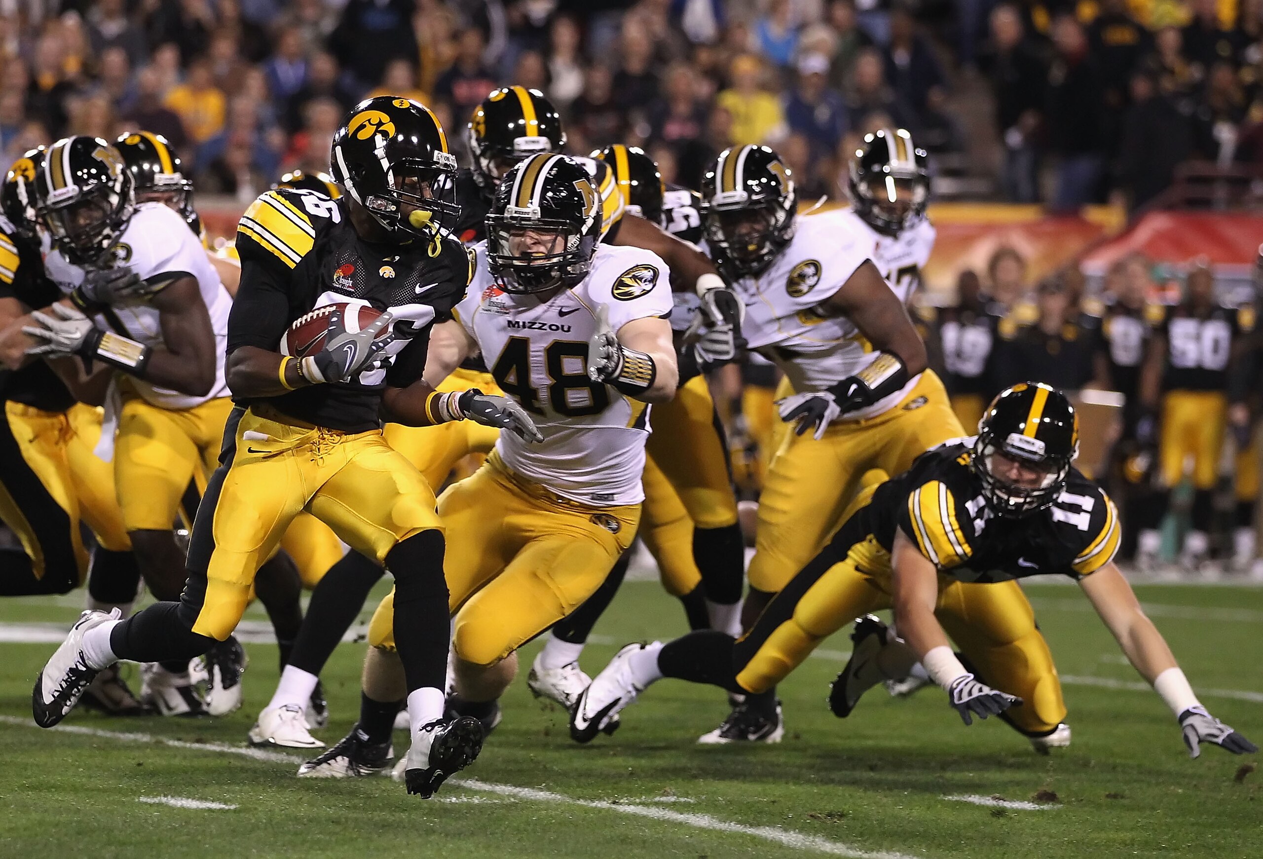 TEMPE, AZ - DECEMBER 28:  Wide receiver Paul Chaney, Jr. of the Iowa Hawkeyes runs with the football against the Missouri Tigers during the Insight Bowl at Sun Devil Stadium on December 28, 2010 in Tempe, Arizona.  (Photo by Christian Petersen/Getty Image