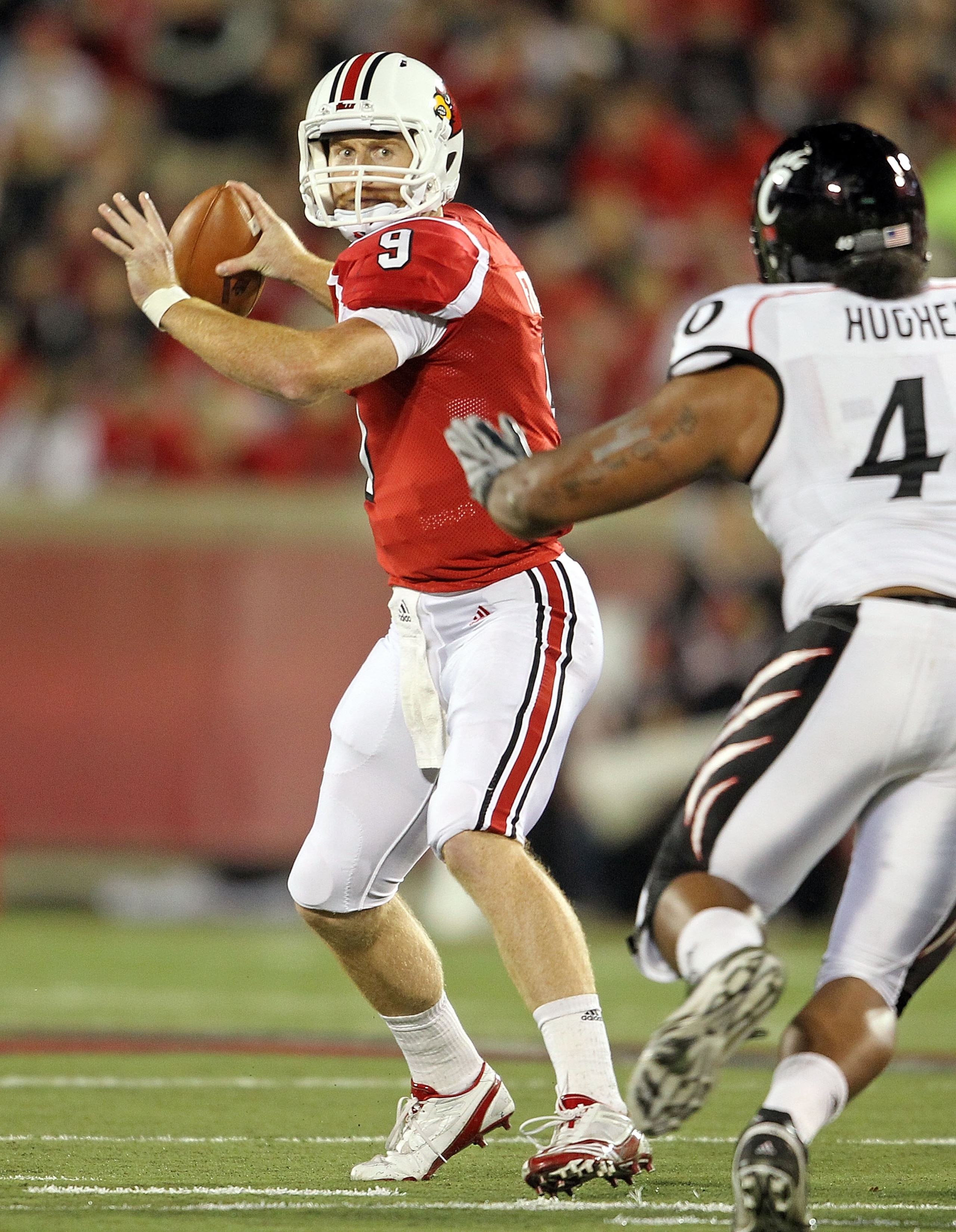 LOUISVILLE, KY - OCTOBER 15:  Adam Froman #9 of  the Louisville Cardinals throws a pass during the Big East Conference game against the Cincinnati Bearcats at Papa John's Cardinal Stadium on October 15, 2010 in Louisville, Kentucky.  (Photo by Andy Lyons/