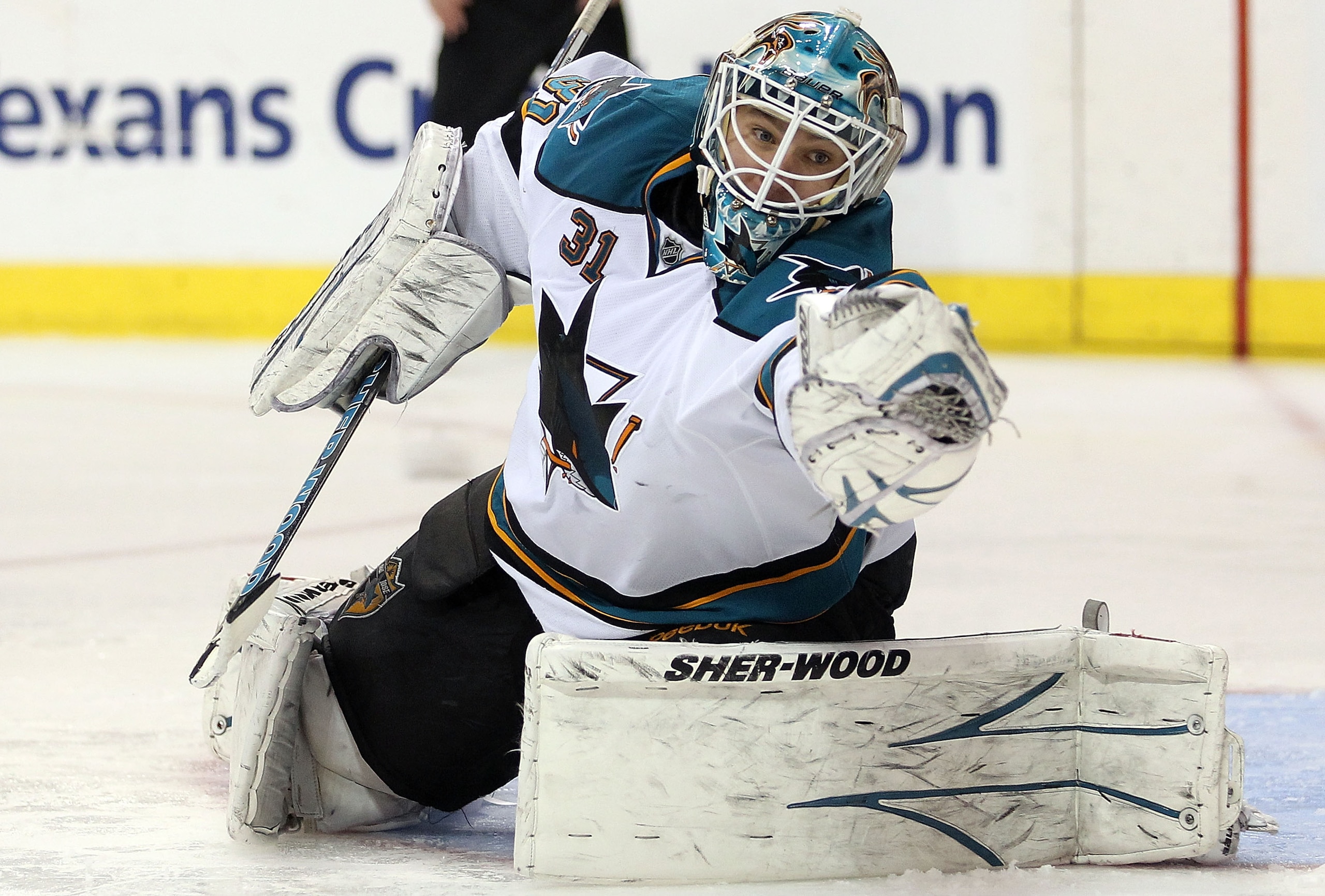 DALLAS, TX - MARCH 15: Goaltender Antii Niemi #31 of the San Jose Sharks makes a save against the Dallas Stars at American Airlines Center on March 15, 2011 in Dallas, Texas. (Photo by Ronald Martinez/Getty Images) DALLAS, TX - MARCH 15: Goaltender Antii Niemi #31 of the San Jose Sharks makes a save against the Dallas Stars at American Airlines Center on March 15, 2011 in Dallas, Texas. (Photo by Ronald Martinez/Getty Images)