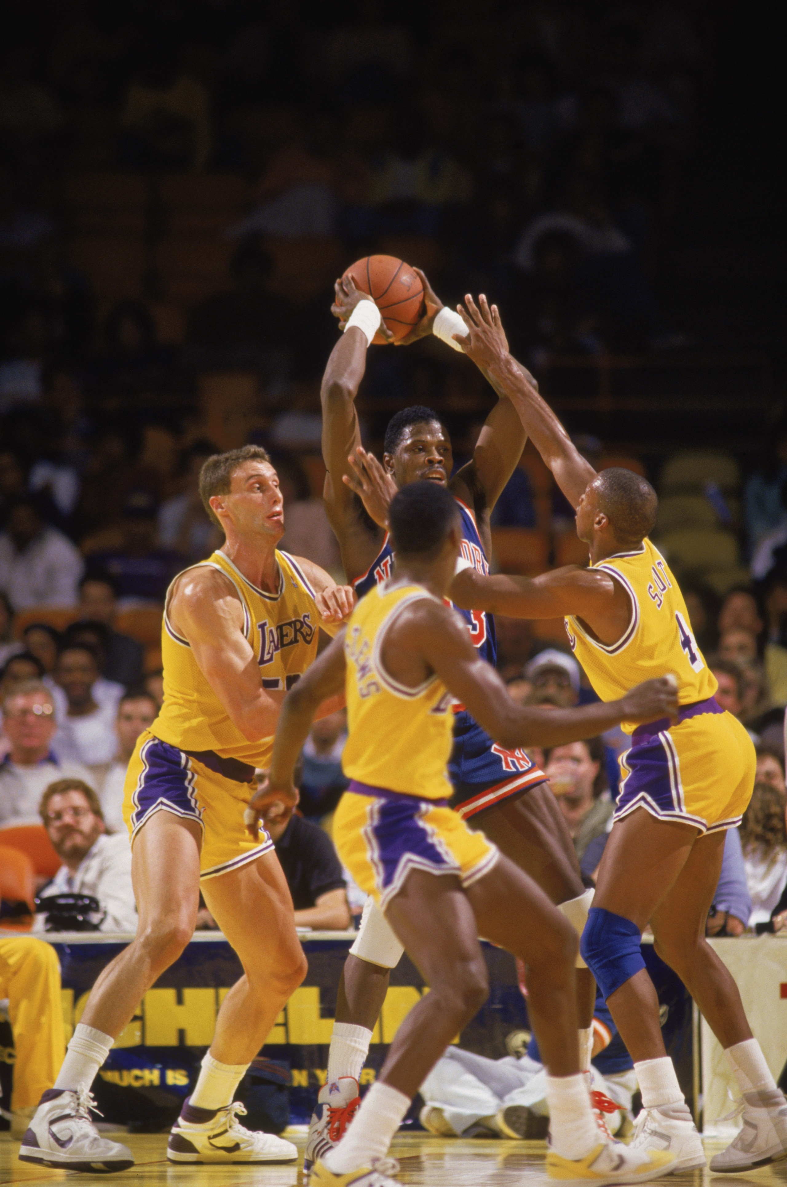 LOS ANGELES - 1987:  Patrick Ewing #33 of the New York Knicks passes out of a double team during an NBA game against the Los Angeles Lakers at the Great Western Forum in Los Angeles, California in 1987. (Photo by: Mike Powell/Getty Images)