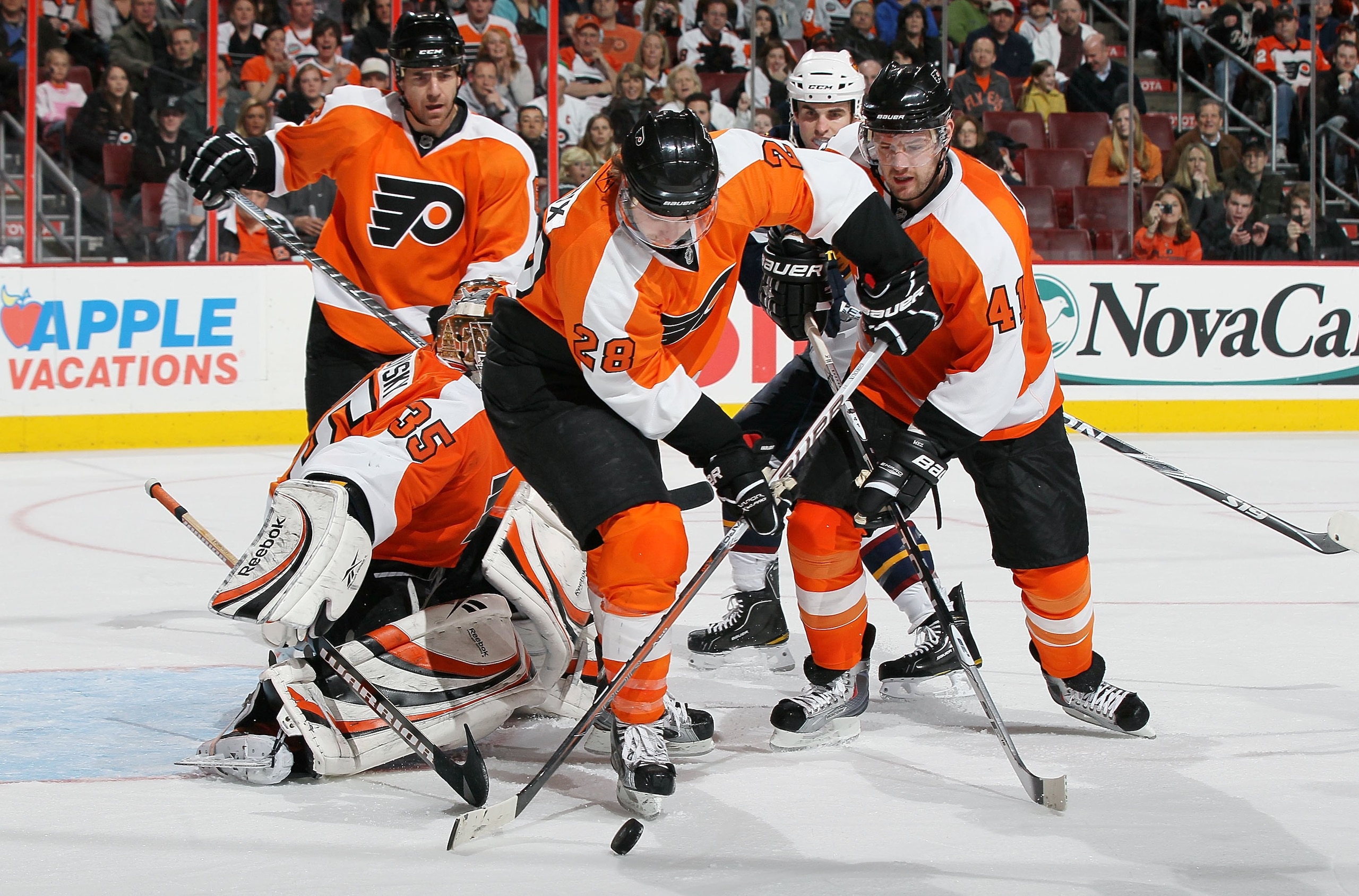 PHILADELPHIA, PA - MARCH 12:  Claude Giroux #28 of the Philadelphia Flyers skates against the Atlanta Thrashers on March 12, 2011 at Wells Fargo Center in Philadelphia, Pennsylvania.  (Photo by Jim McIsaac/Getty Images)