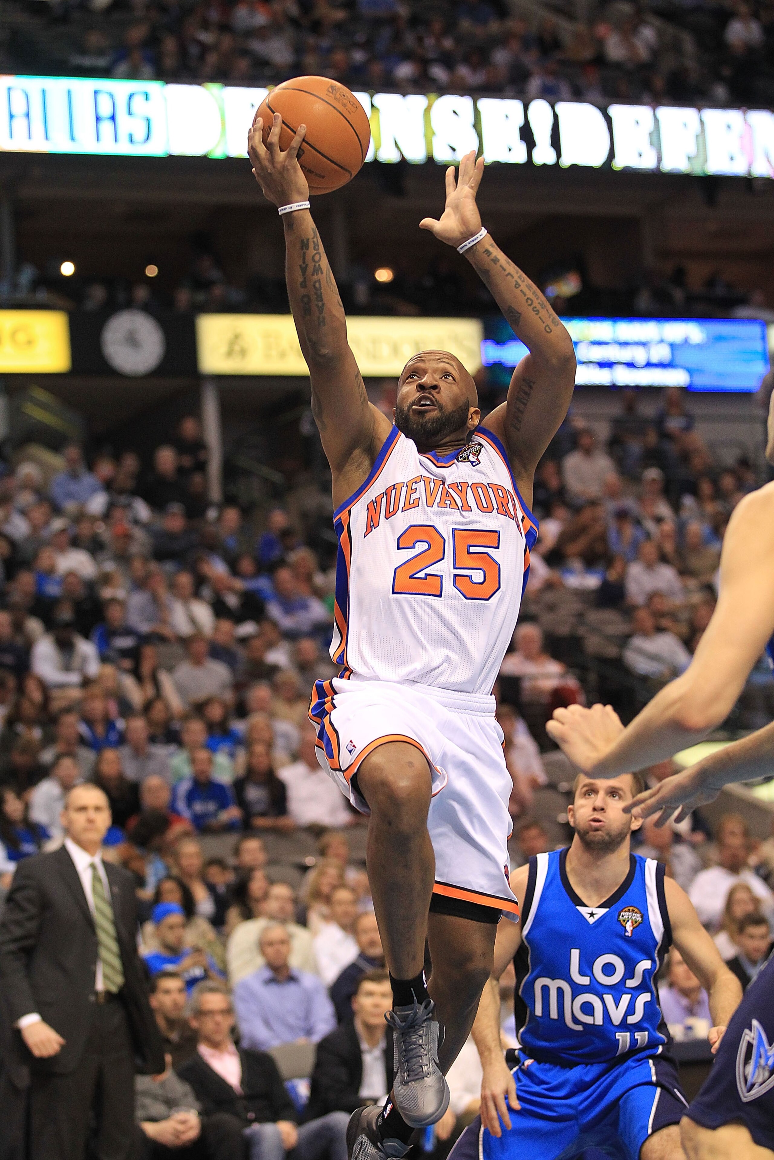DALLAS, TX - MARCH 10:  Anthony Carter #25 of the New York Knicks at American Airlines Center on March 10, 2011 in Dallas, Texas.  NOTE TO USER: User expressly acknowledges and agrees that, by downloading and or using this photograph, User is consenting t