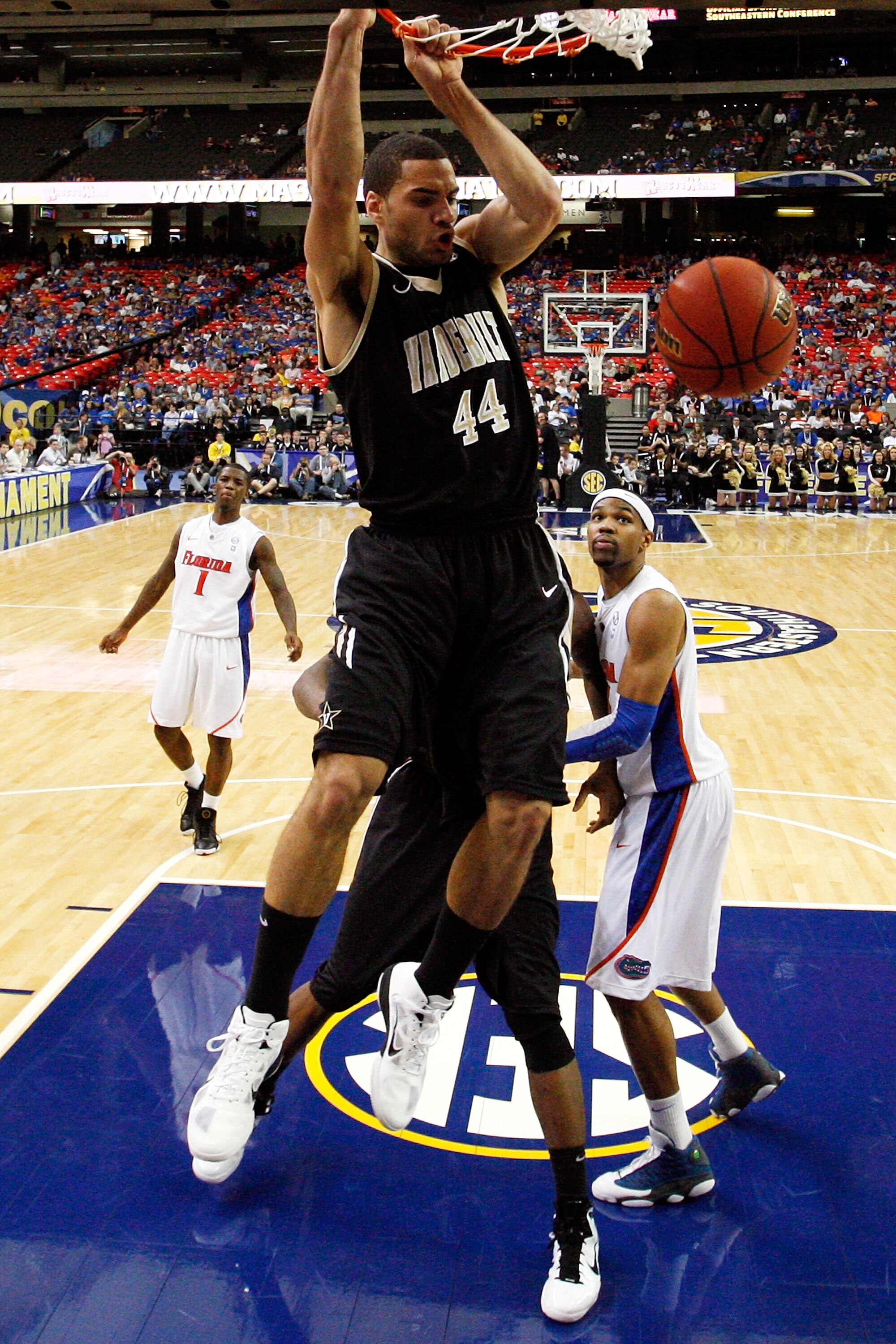 ATLANTA, GA - MARCH 12:  Jeffery Taylor #44 of the Vanderbilt Commodores dunks on the Florida Gators during the semifinals of the SEC Men's Basketball Tournament at Georgia Dome on March 12, 2011 in Atlanta, Georgia.  (Photo by Kevin C. Cox/Getty Images)