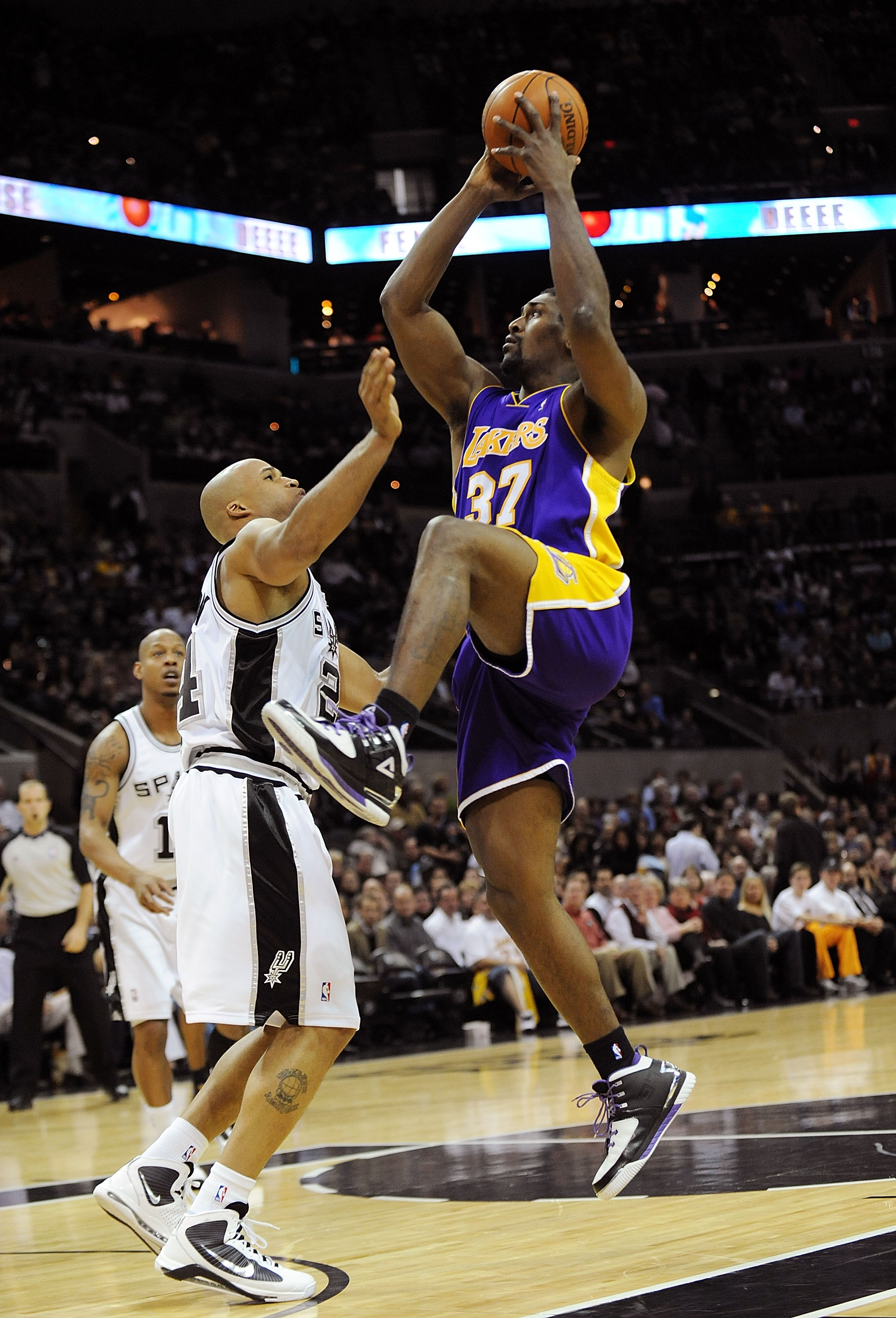 San Antonio Spurs vs L.A. Lakers: Comparing Matchups for Possible