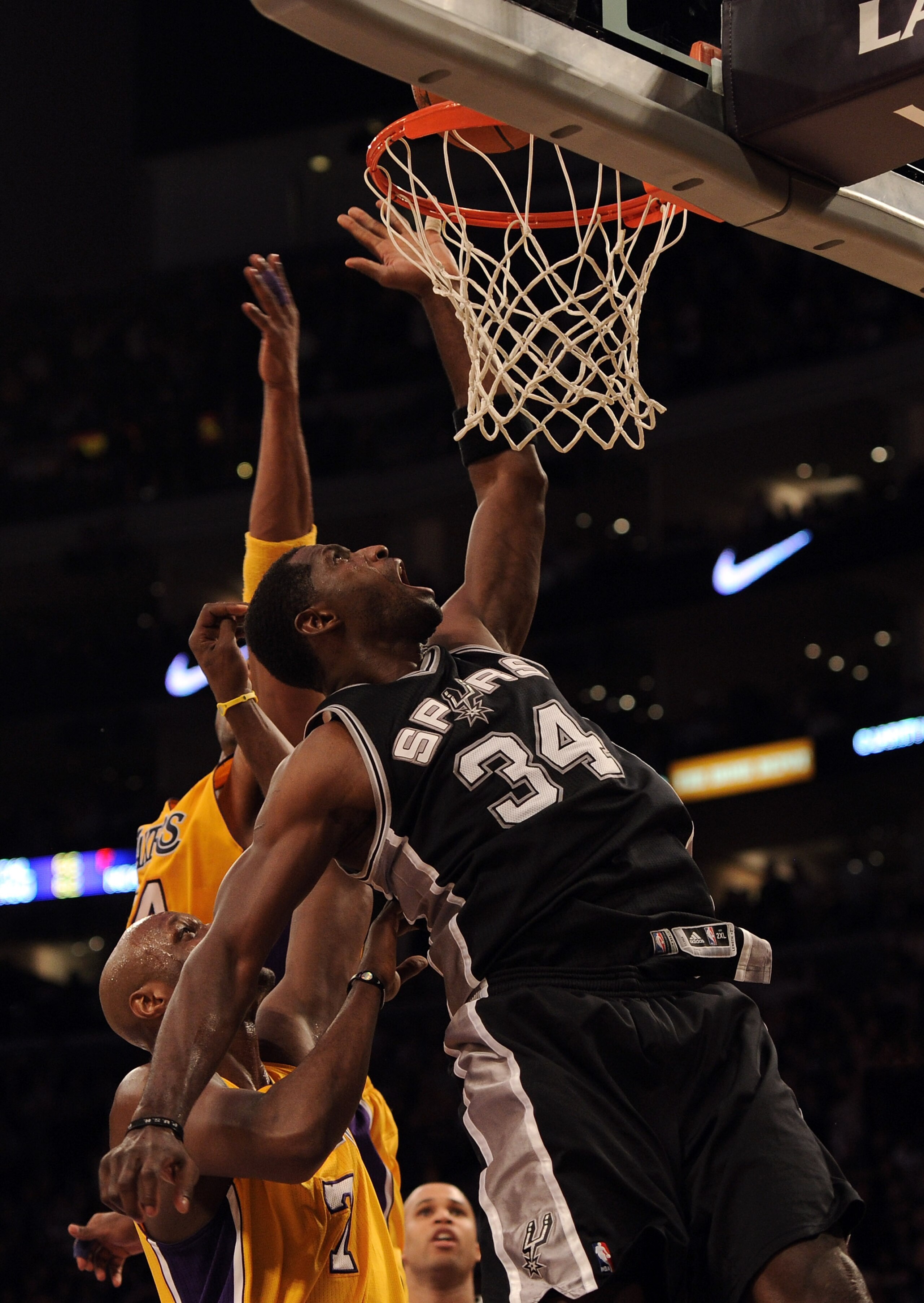 LOS ANGELES, CA - FEBRUARY 03:  Antonio McDyess #34 of the San Antonio Spurs tips in the winning basket in front of Lamar Odum #7 and Kobe Bryant #24 of the Los Angeles Lakers for a 89-88 win during the fourth quarter at Staples Center on February 3, 2011