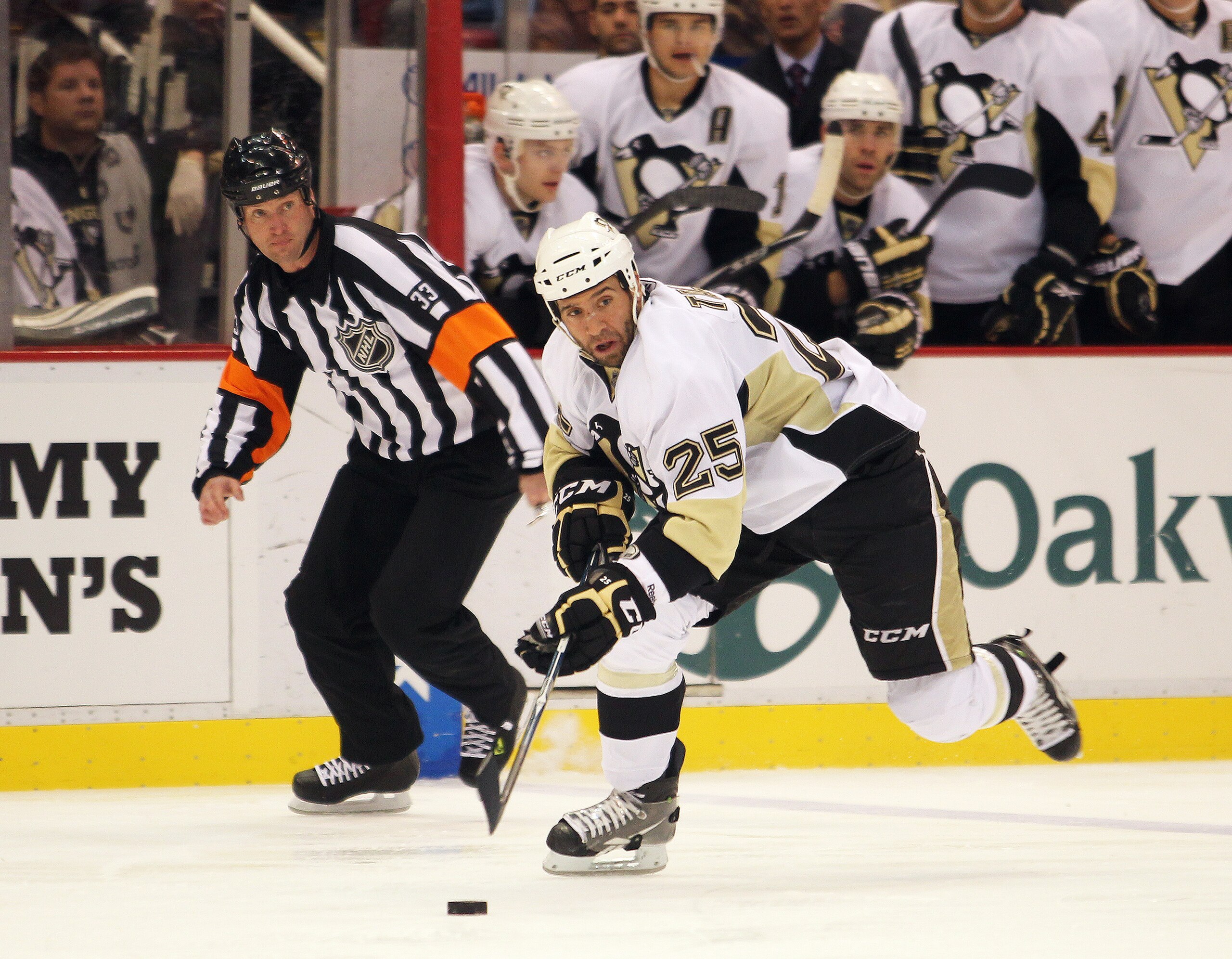 DETROIT, MI - OCTOBER 03: Max Talbot #25 of the Pittsburgh Penguins skates in on a break in a preseason game against the Detroit Red Wings on October 3, 2010 at the Joe Louis Arena in Detroit, Michigan. The Penguins defeated the Red Wings 5-2. (Photo by DETROIT, MI - OCTOBER 03: Max Talbot #25 of the Pittsburgh Penguins skates in on a break in a preseason game against the Detroit Red Wings on October 3, 2010 at the Joe Louis Arena in Detroit, Michigan. The Penguins defeated the Red Wings 5-2. (Photo by