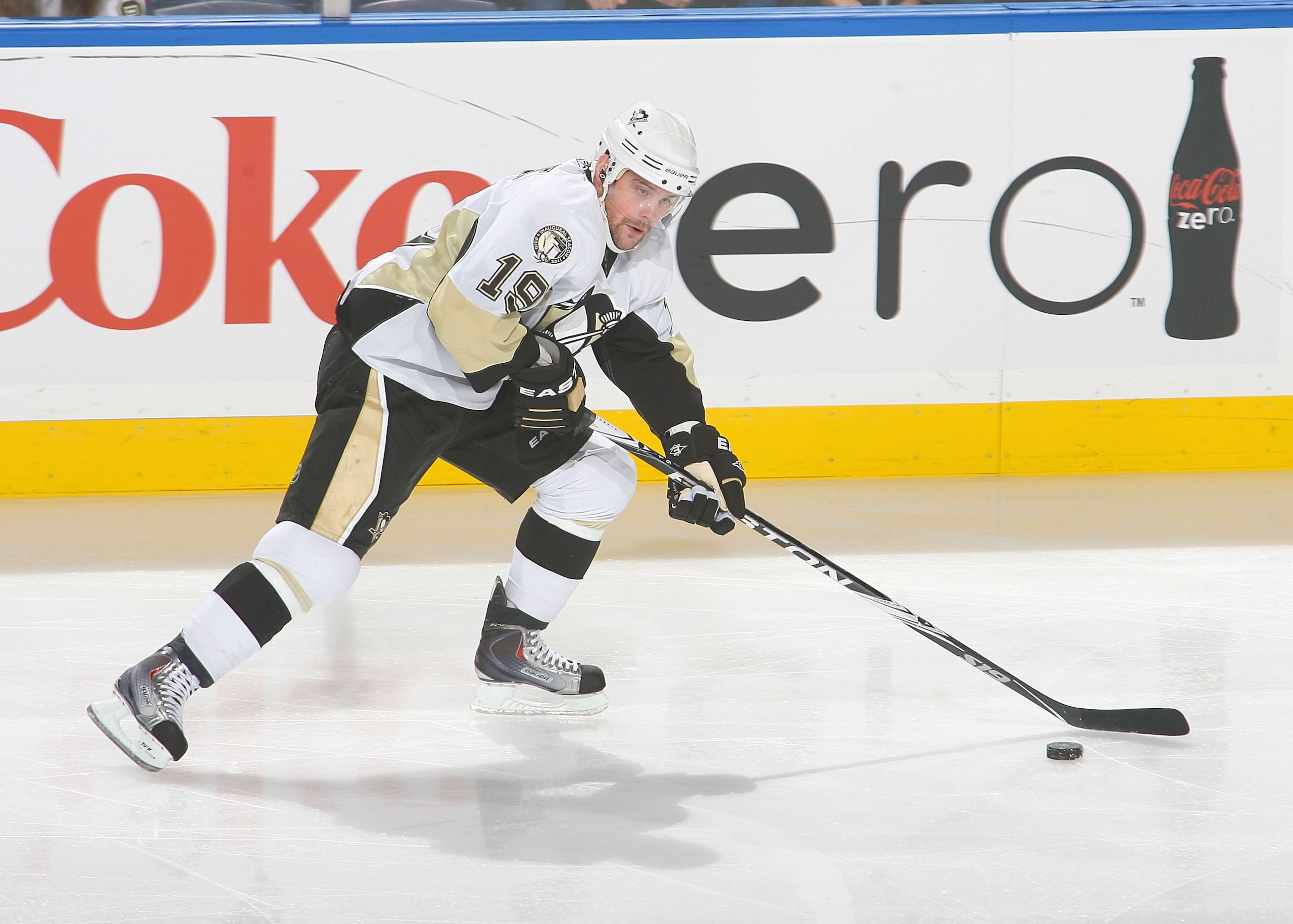 BUFFALO, NY - NOVEMBER 24: Mike Comrie #19 of the Pittsburgh Penguins skates against of the Buffalo Sabres at HSBC Arena on November 24, 2010 in Buffalo, New York. Pittsburgh won 1-0. (Photo by Rick Stewart/Getty Images) BUFFALO, NY - NOVEMBER 24: Mike Comrie #19 of the Pittsburgh Penguins skates against of the Buffalo Sabres at HSBC Arena on November 24, 2010 in Buffalo, New York. Pittsburgh won 1-0. (Photo by Rick Stewart/Getty Images)