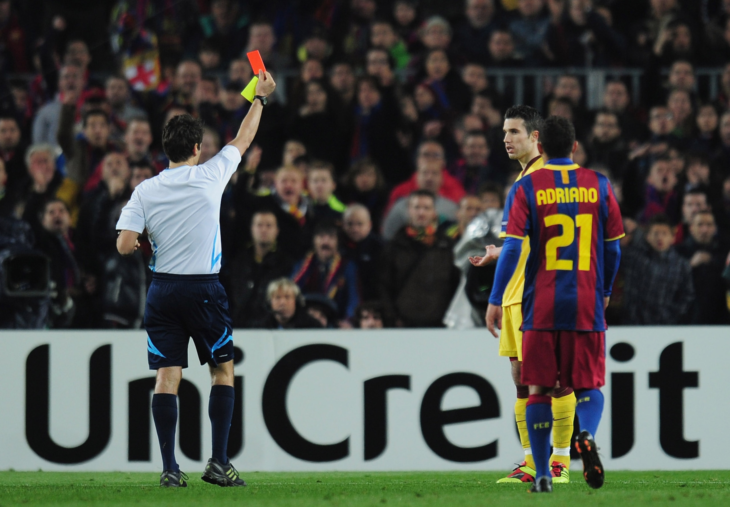 BARCELONA, SPAIN - MARCH 08: Robin van Persie of Arsenal receives a red card from referee Massimo Busacca during the UEFA Champions League round of 16 second leg match between Barcelona and Arsenal at the Nou Camp Stadium on March 8, 2011 in Barcelona, S BARCELONA, SPAIN - MARCH 08: Robin van Persie of Arsenal receives a red card from referee Massimo Busacca during the UEFA Champions League round of 16 second leg match between Barcelona and Arsenal at the Nou Camp Stadium on March 8, 2011 in Barcelona, S
