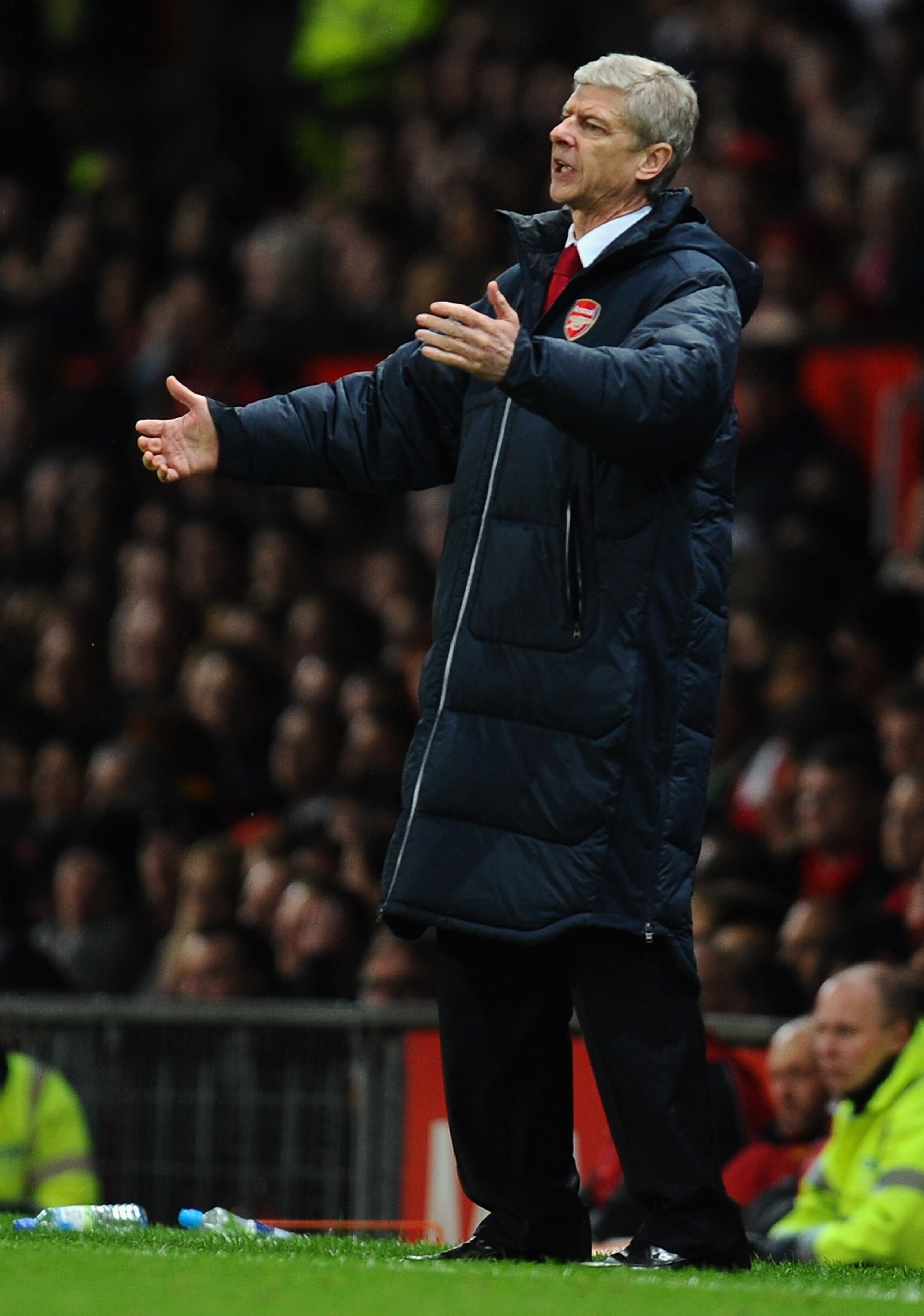 MANCHESTER, ENGLAND - MARCH 12: Arsenal manager Arsene Wenger looks dejected during the FA Cup sponsored by E.On Sixth Round match between Manchester United and Arsenal at Old Trafford on March 12, 2011 in Manchester, England. (Photo by Clive Mason/Gett MANCHESTER, ENGLAND - MARCH 12: Arsenal manager Arsene Wenger looks dejected during the FA Cup sponsored by E.On Sixth Round match between Manchester United and Arsenal at Old Trafford on March 12, 2011 in Manchester, England. (Photo by Clive Mason/Gett