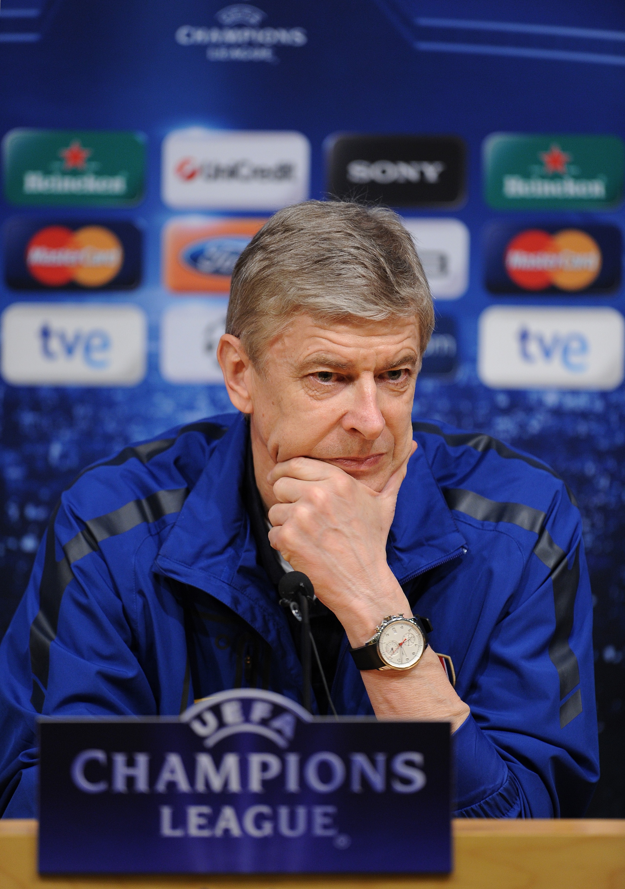 BARCELONA, SPAIN - MARCH 07: Arsene Wenger, Manager of Arsenal looks on during a press conference ahead of their UEFA Champions League round of 16 second leg match against Barcelona at the Camp Nou stadium on March 7, 2011 in Barcelona, Spain. (Photo by BARCELONA, SPAIN - MARCH 07: Arsene Wenger, Manager of Arsenal looks on during a press conference ahead of their UEFA Champions League round of 16 second leg match against Barcelona at the Camp Nou stadium on March 7, 2011 in Barcelona, Spain. (Photo by