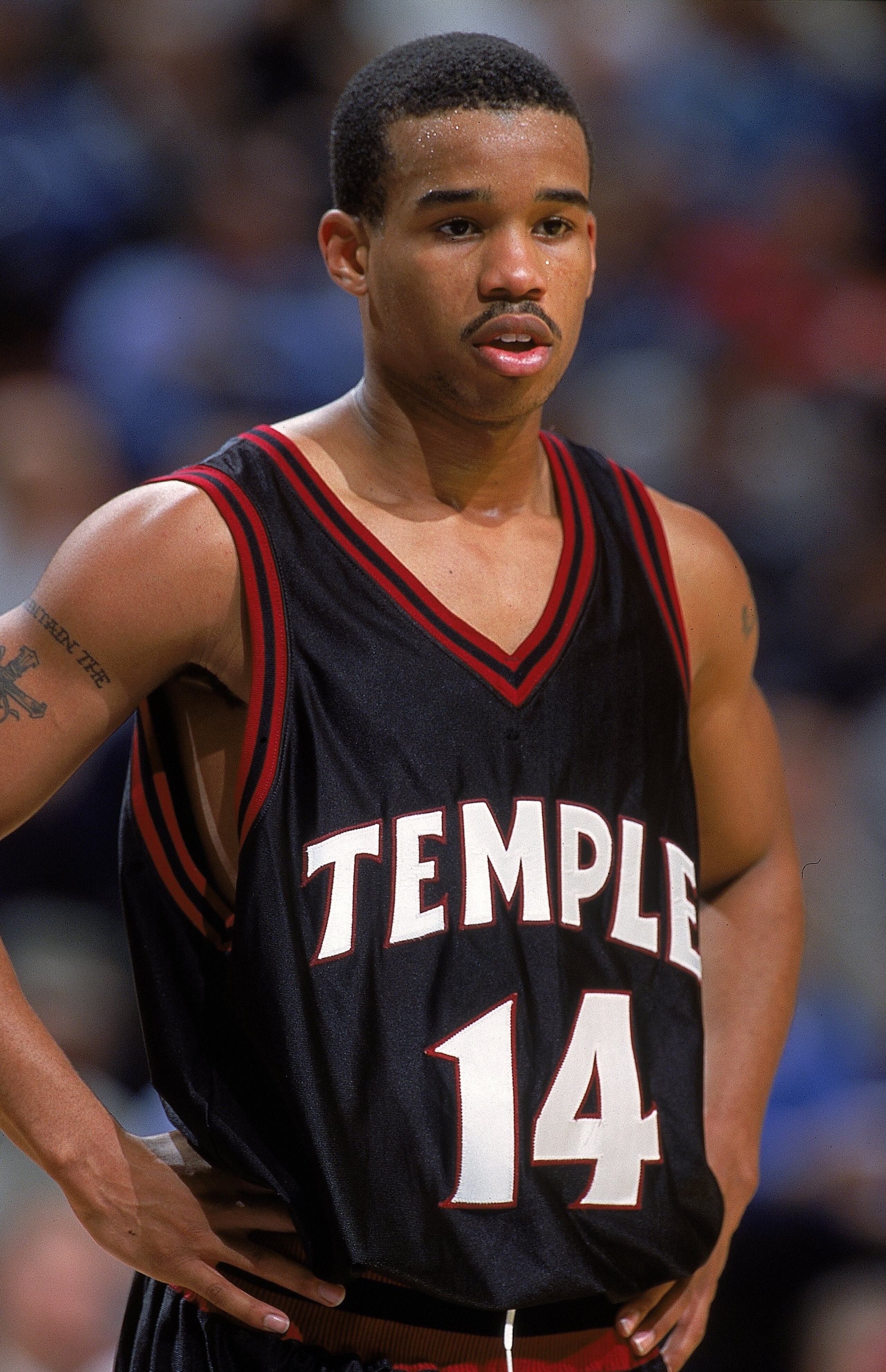8 Dec 1999: Lynn Greer #14 of the Temple Owls stands on the court during the Great Eight game against the Gonzaga Bulldogs at the United Center in Chicago, Illinois. The Owls defeated the Bulldogs 64-48.