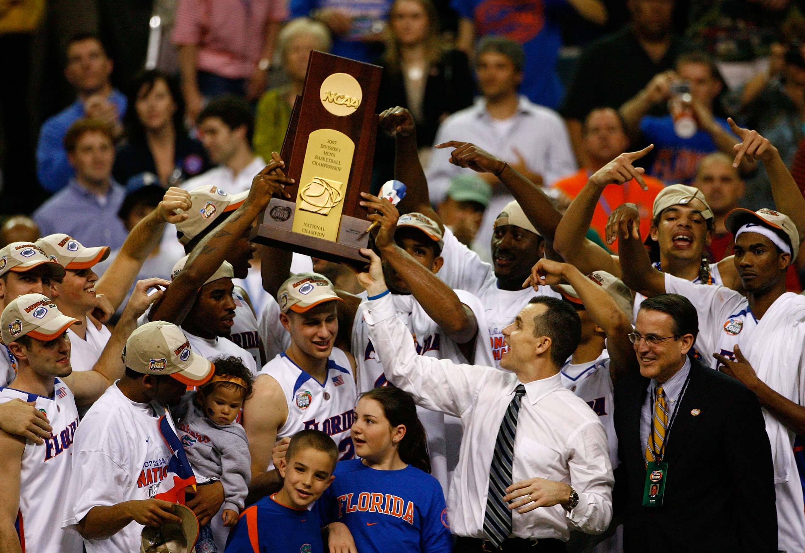 ATLANTA - APRIL 02:  Head coach Billy Donovan and his Florida Gators celebrate with the trophy after defeating the Ohio State Buckeyes during the NCAA Men's Basketball Championship game at the Georgia Dome on April 2, 2007 in Atlanta, Georgia.  (Photo by
