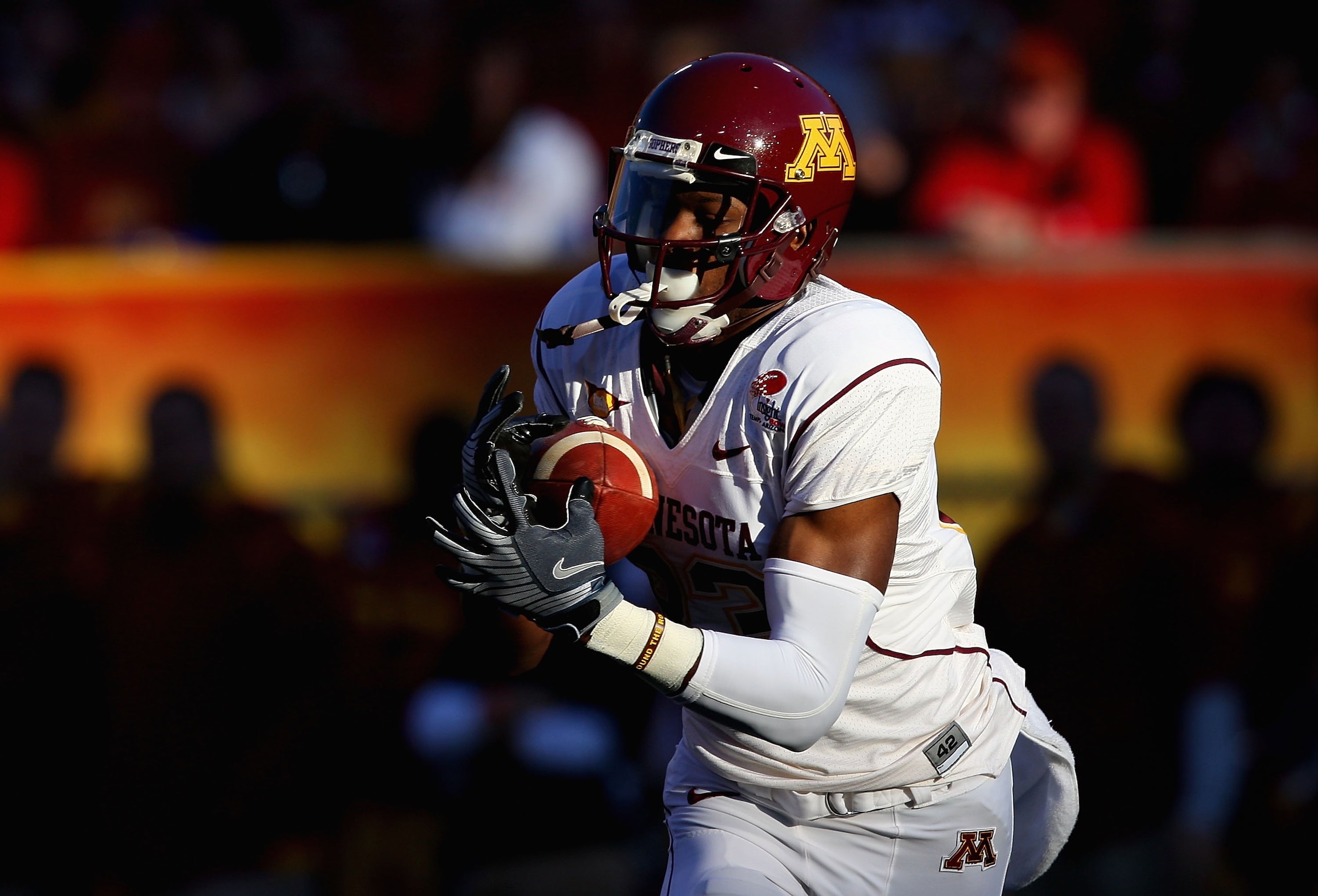 TEMPE, AZ - DECEMBER 31: Wide receiver Da'Jon McKnight #83 of the Minnesota Golden Gophers makes a 41 yard reception against the Iowa State Cyclones during the first quarter of the Insight Bowl at Arizona Stadium on December 31, 2009 in Tempe, Arizona. TEMPE, AZ - DECEMBER 31: Wide receiver Da'Jon McKnight #83 of the Minnesota Golden Gophers makes a 41 yard reception against the Iowa State Cyclones during the first quarter of the Insight Bowl at Arizona Stadium on December 31, 2009 in Tempe, Arizona.