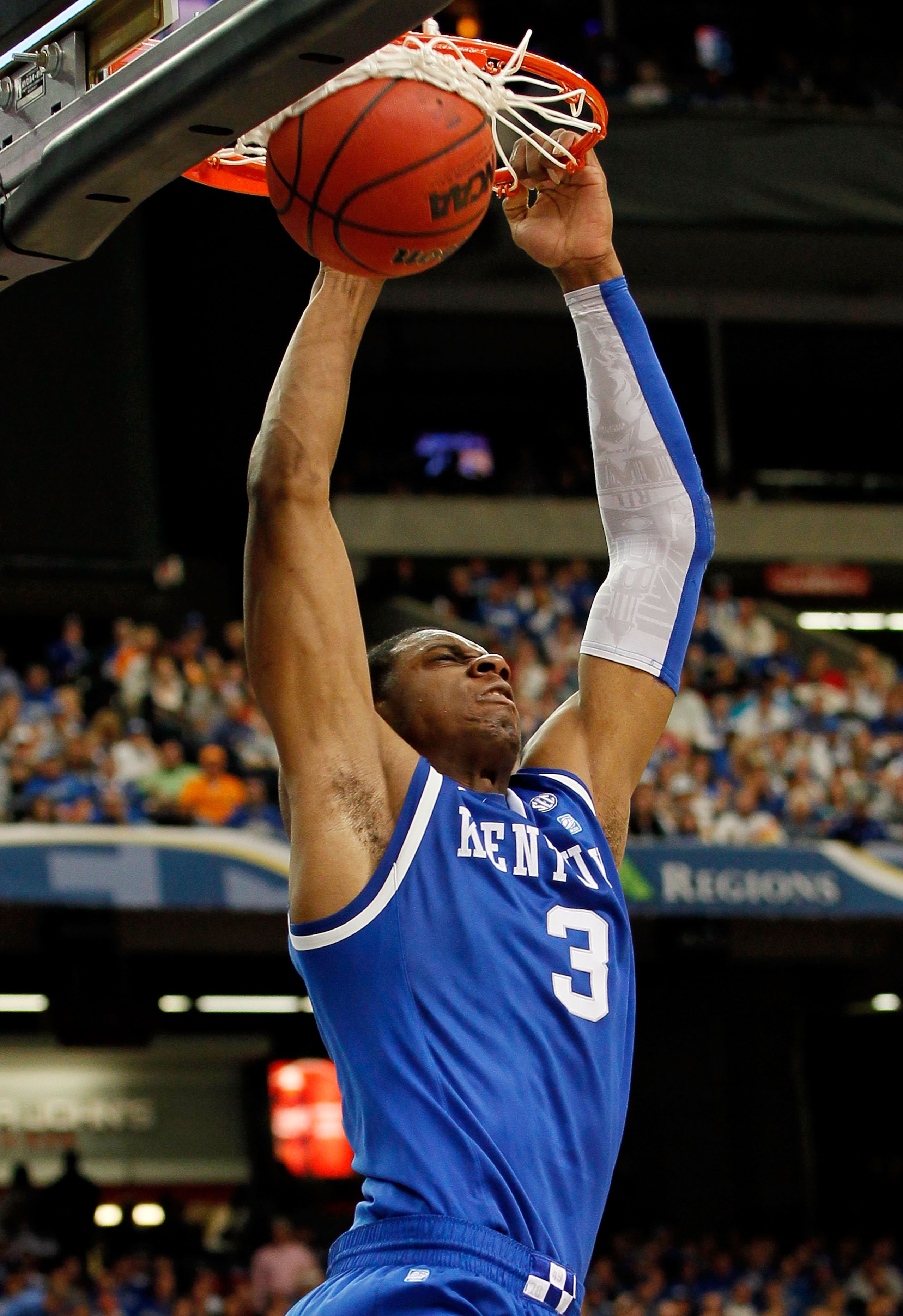 ATLANTA, GA - MARCH 12: Terrence Jones #3 of the Kentucky Wildcats dunks against the Alabama Crimson Tide during the semifinals of the SEC Men's Basketball Tournament at Georgia Dome on March 12, 2011 in Atlanta, Georgia. (Photo by Kevin C. Cox/Getty Im ATLANTA, GA - MARCH 12: Terrence Jones #3 of the Kentucky Wildcats dunks against the Alabama Crimson Tide during the semifinals of the SEC Men's Basketball Tournament at Georgia Dome on March 12, 2011 in Atlanta, Georgia. (Photo by Kevin C. Cox/Getty Im