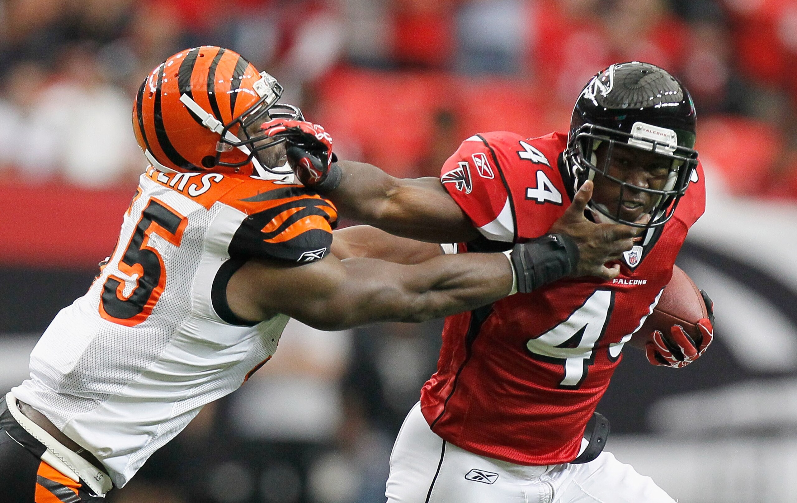ATLANTA - OCTOBER 24:  Jason Snelling #44 of the Atlanta Falcons stiff arms Keith Rivers #55 of the Cincinnati Bengals at Georgia Dome on October 24, 2010 in Atlanta, Georgia.  (Photo by Kevin C. Cox/Getty Images)