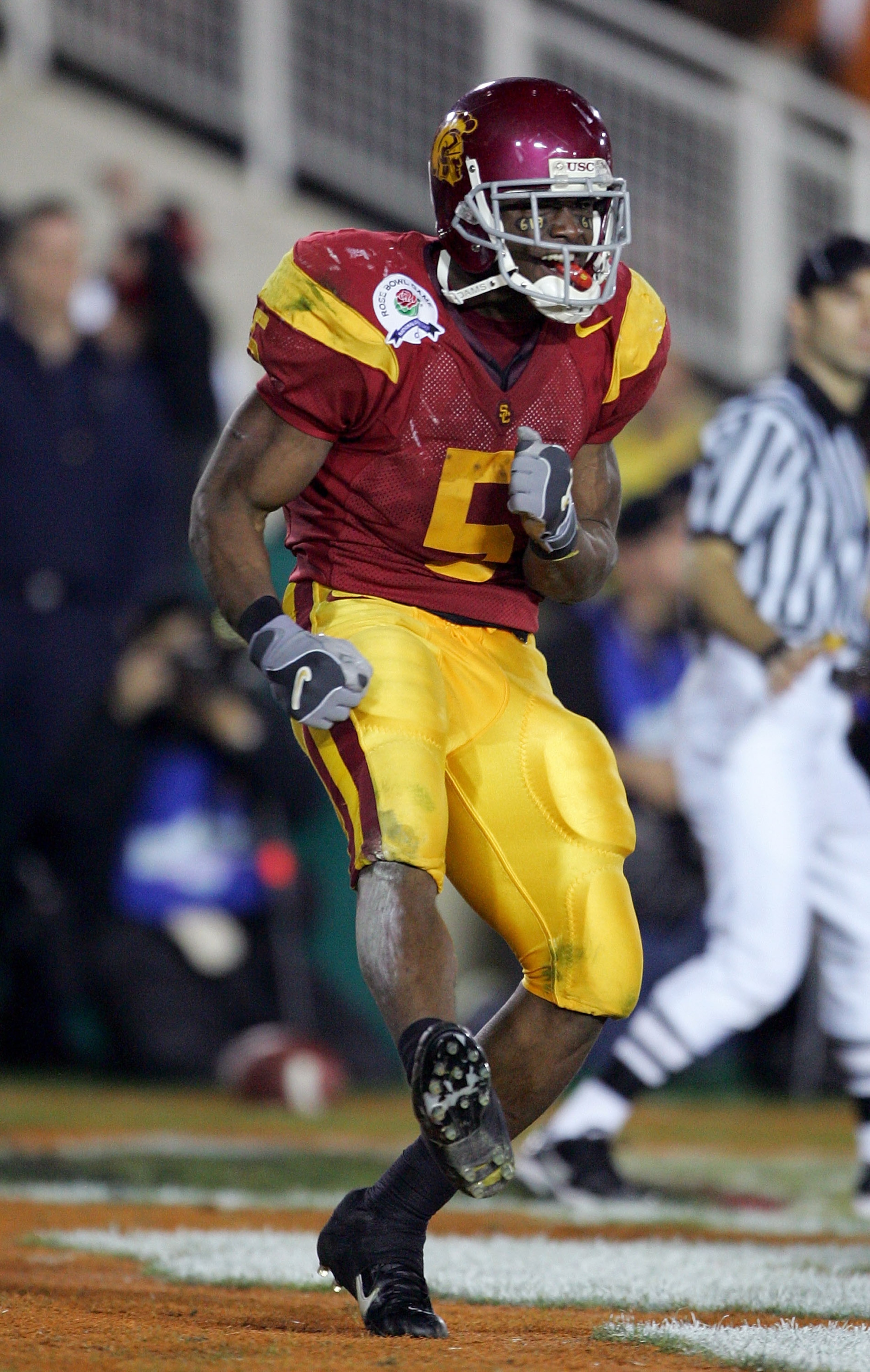 PASADENA, CA - JANUARY 04: Reggie Bush #5 of the USC Trojans celebrates in the end zone after scoring a 26 yard touchdown in the fourth quarter of the BCS National Championship Rose Bowl Game against the Texas Longhorns at the Rose Bowl on January 4, 200 PASADENA, CA - JANUARY 04: Reggie Bush #5 of the USC Trojans celebrates in the end zone after scoring a 26 yard touchdown in the fourth quarter of the BCS National Championship Rose Bowl Game against the Texas Longhorns at the Rose Bowl on January 4, 200