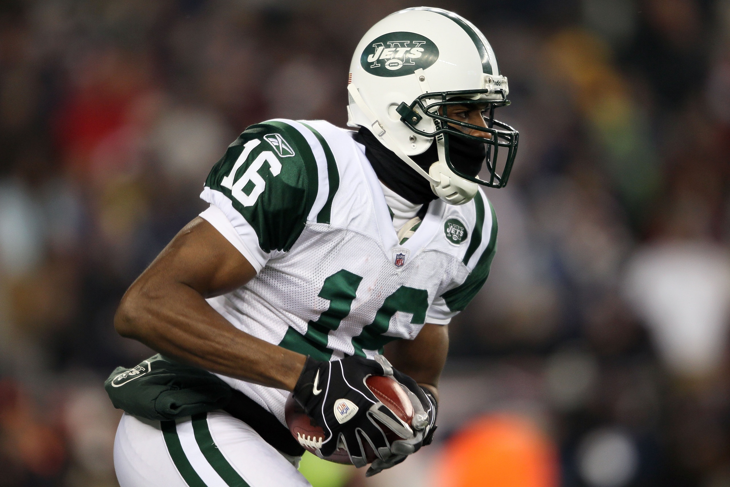 FOXBORO, MA - DECEMBER 06:  Brad Smith #16 of the New York Jets returns a kick against the New England Patriots at Gillette Stadium on December 6, 2010 in Foxboro, Massachusetts.  (Photo by Elsa/Getty Images)