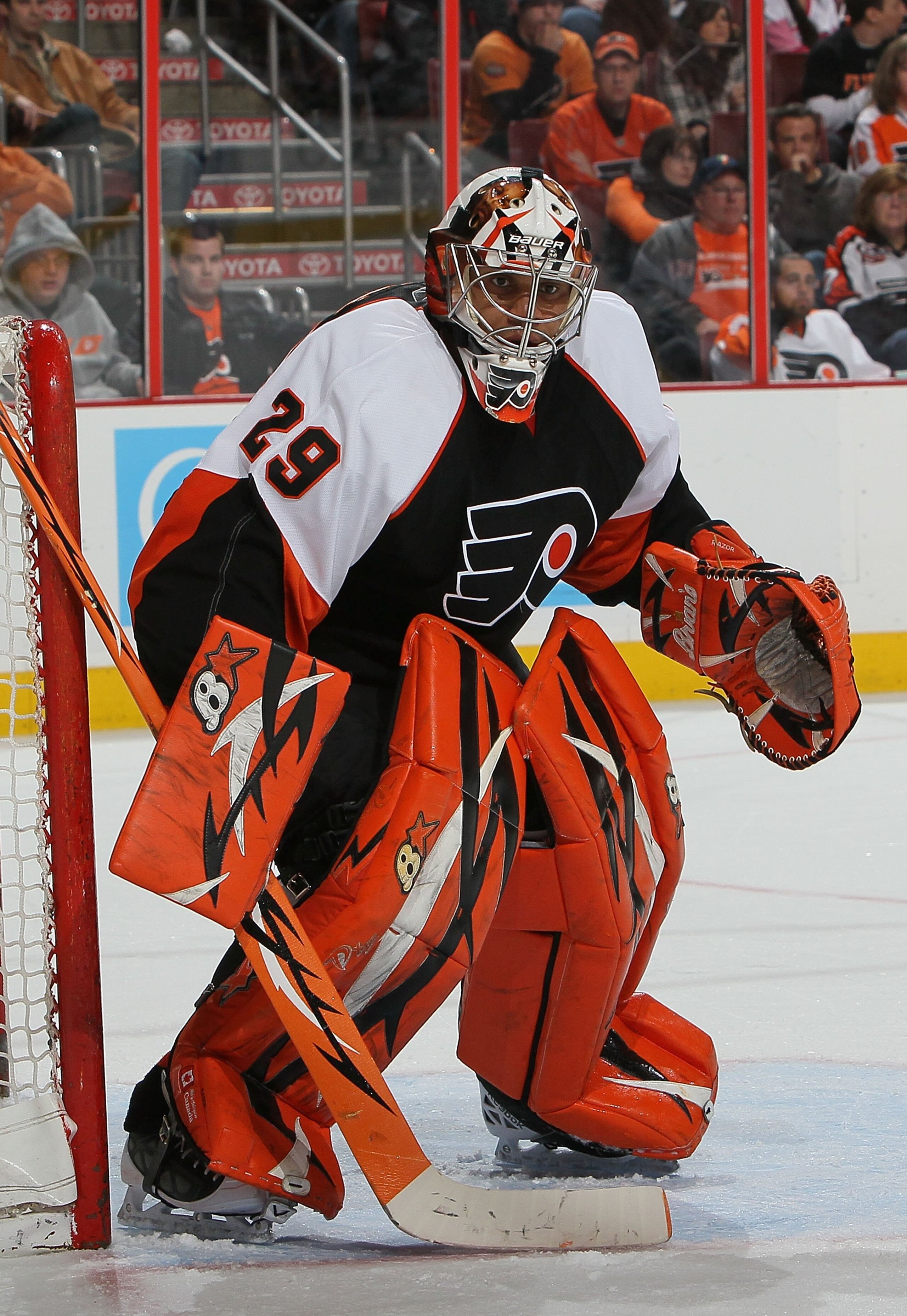 PHILADELPHIA - JANUARY 28:  Ray Emery #29 of The Philadelphia Flyers in action against the Atlanta Thrashers during their game on January 28, 2010 at The Wachovia Center in Philadelphia, Pennsylvania.  (Photo by Al Bello/Getty Images)