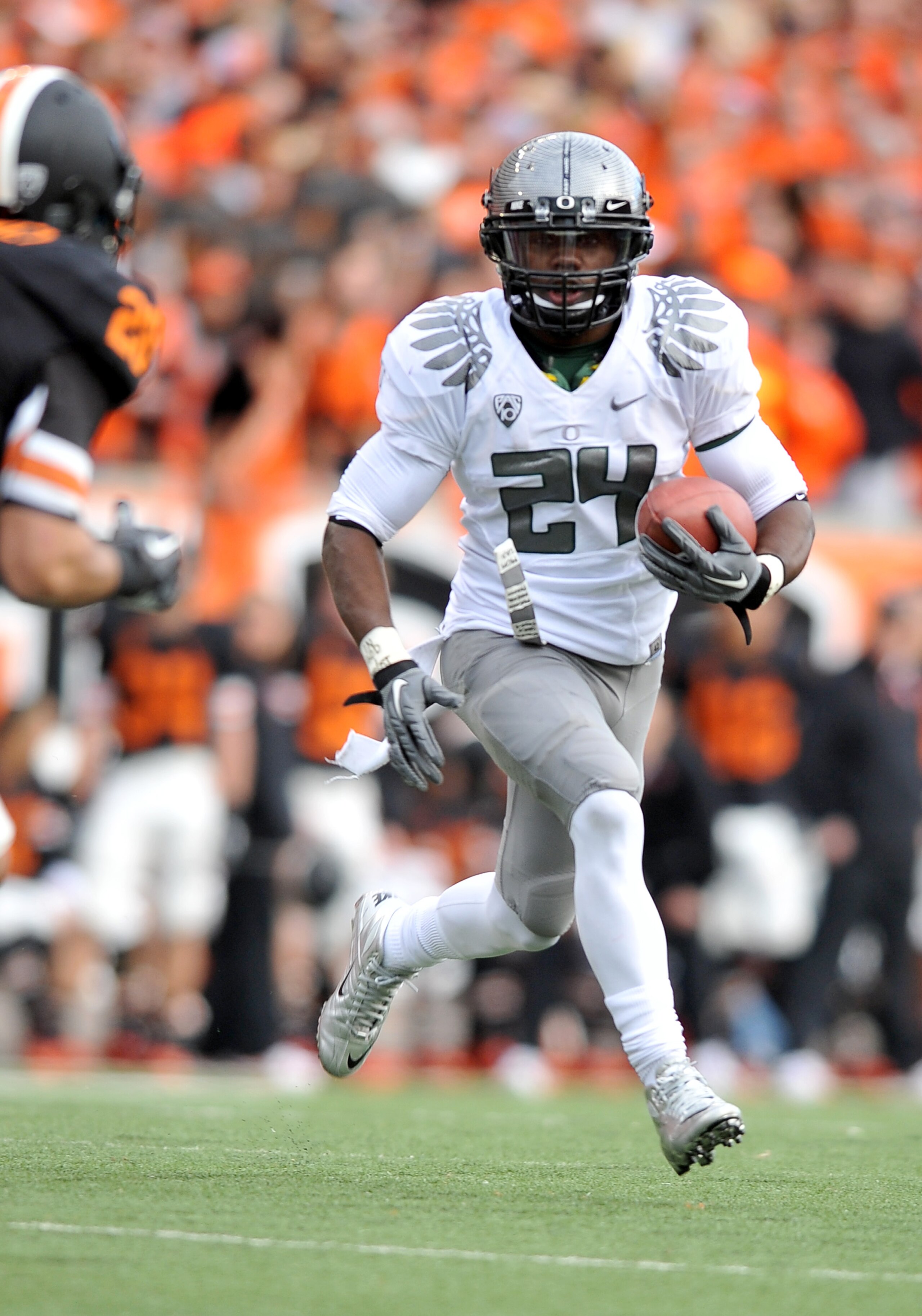 CORVALLIS, OR - DECEMBER 4: Running back Kenjon Barner #24 of the Oregon Ducks runs with the ball in the second quarter of the game against the the Oregon State Beavers at Reser Stadium on December 4, 2010 in Corvallis, Oregon. The Ducks beat the Beavers
