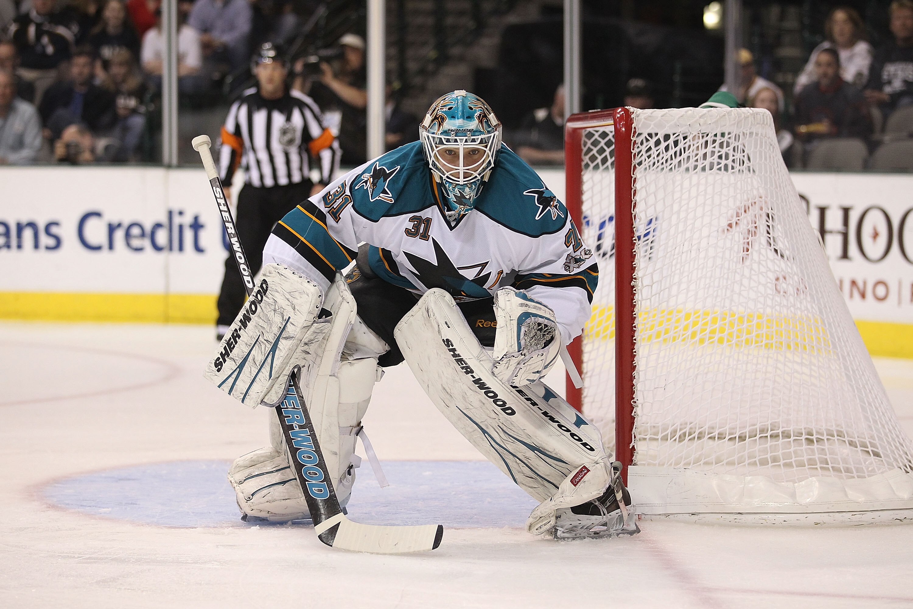 DALLAS, TX - MARCH 15:  Goaltender Antii Niemi #31 of the San Jose Sharks in goal against the Dallas Stars at American Airlines Center on March 15, 2011 in Dallas, Texas.  (Photo by Ronald Martinez/Getty Images)