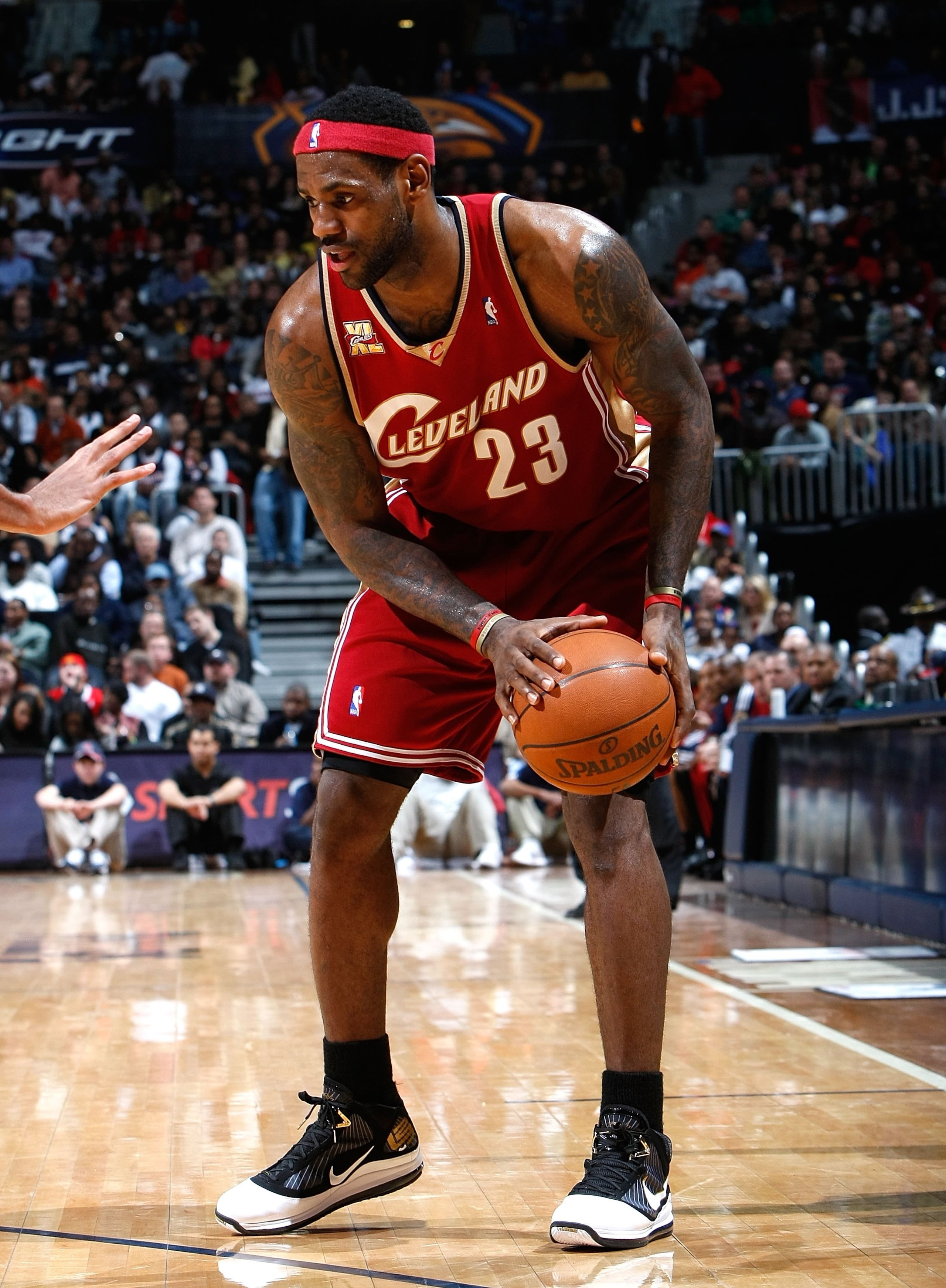 ATLANTA - DECEMBER 29:  LeBron James #23 of the Cleveland Cavaliers against the Atlanta Hawks at Philips Arena on December 29, 2009 in Atlanta, Georgia.  NOTE TO USER: User expressly acknowledges and agrees that, by downloading and/or using this Photograp