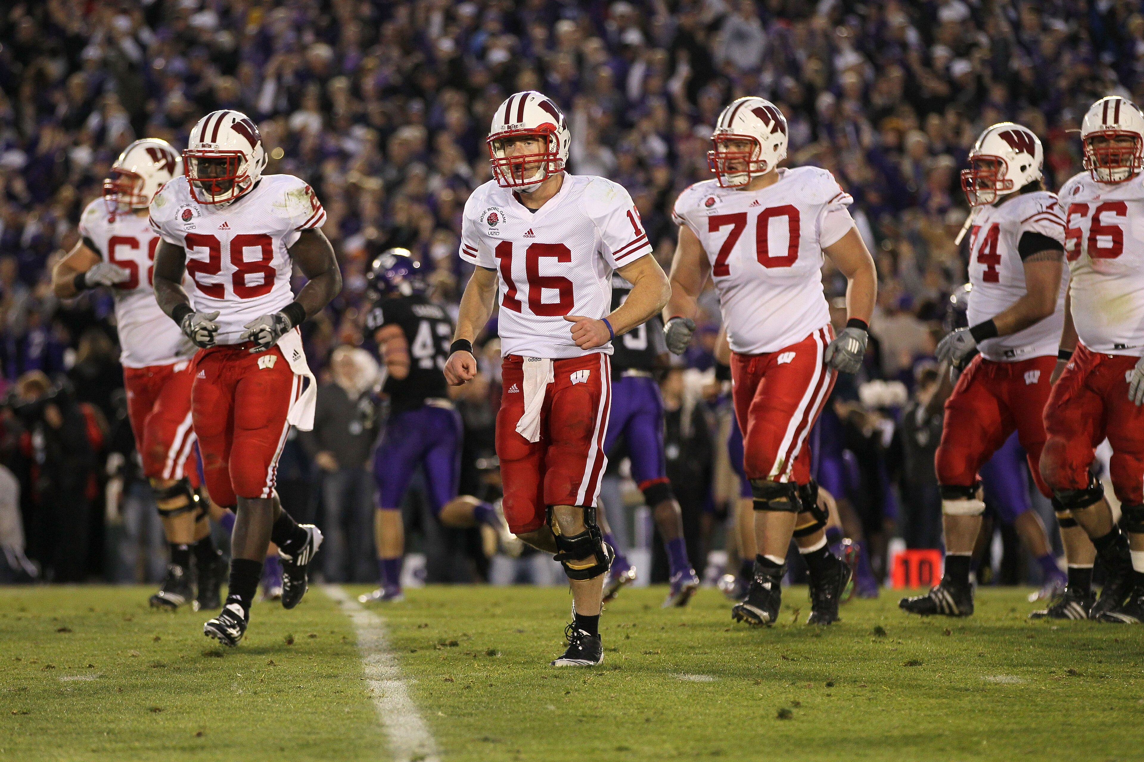 PASADENA, CA - JANUARY 01: Quarterback Scott Tolzien #16 of the Wisconsin Badgers leads his team off the field after missing a two point conversion against the TCU Horned Frogs during the 97th Rose Bowl game on January 1, 2011 in Pasadena, California. ( PASADENA, CA - JANUARY 01: Quarterback Scott Tolzien #16 of the Wisconsin Badgers leads his team off the field after missing a two point conversion against the TCU Horned Frogs during the 97th Rose Bowl game on January 1, 2011 in Pasadena, California. (