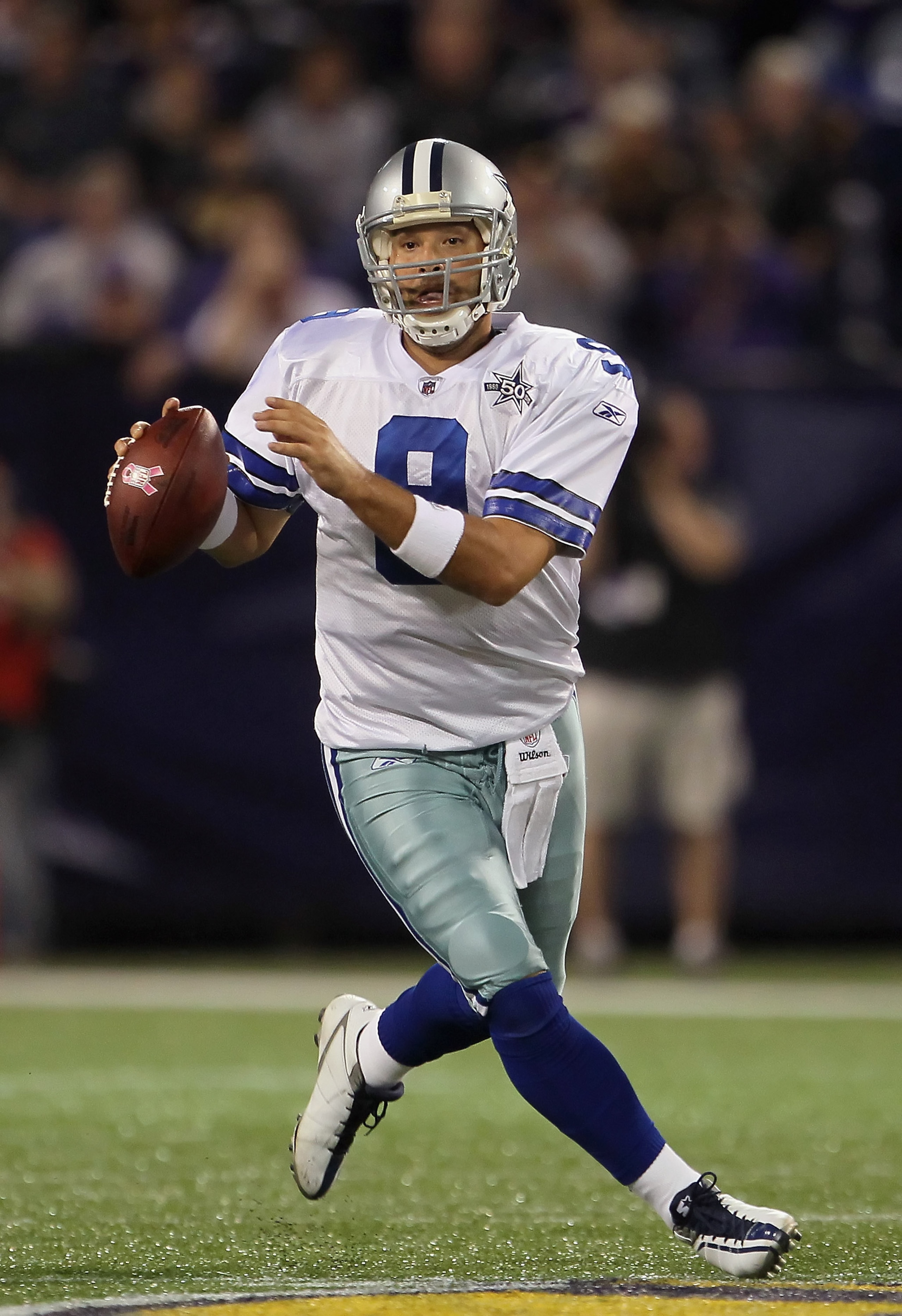 MINNEAPOLIS - OCTOBER 17:  Quarterback Tony Romo #9 of the Dallas Cowboys drops back to pass against the Minnesota Vikings at Mall of America Field on October 17, 2010 in Minneapolis, Minnesota.  (Photo by Jeff Gross/Getty Images)