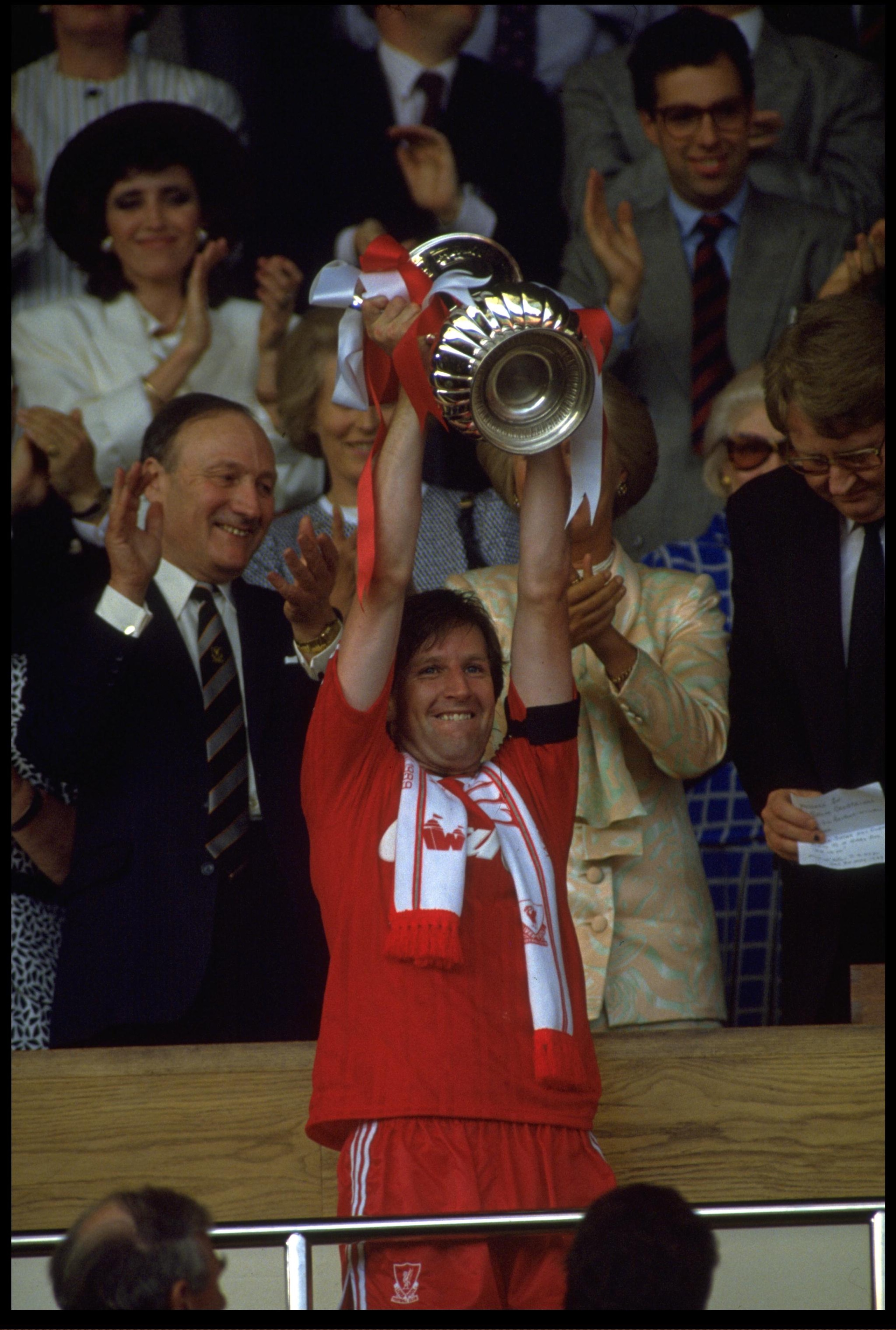 MAY 1989: RONNIE WHELAN OF LIVERPOOL LIFTS THE FA CUP AFTER HIS SIDE HAD BEATEN EVERTON 3-2 AT WEMBLEY IN THE FA CUP FINAL. MAY 1989: RONNIE WHELAN OF LIVERPOOL LIFTS THE FA CUP AFTER HIS SIDE HAD BEATEN EVERTON 3-2 AT WEMBLEY IN THE FA CUP FINAL.
