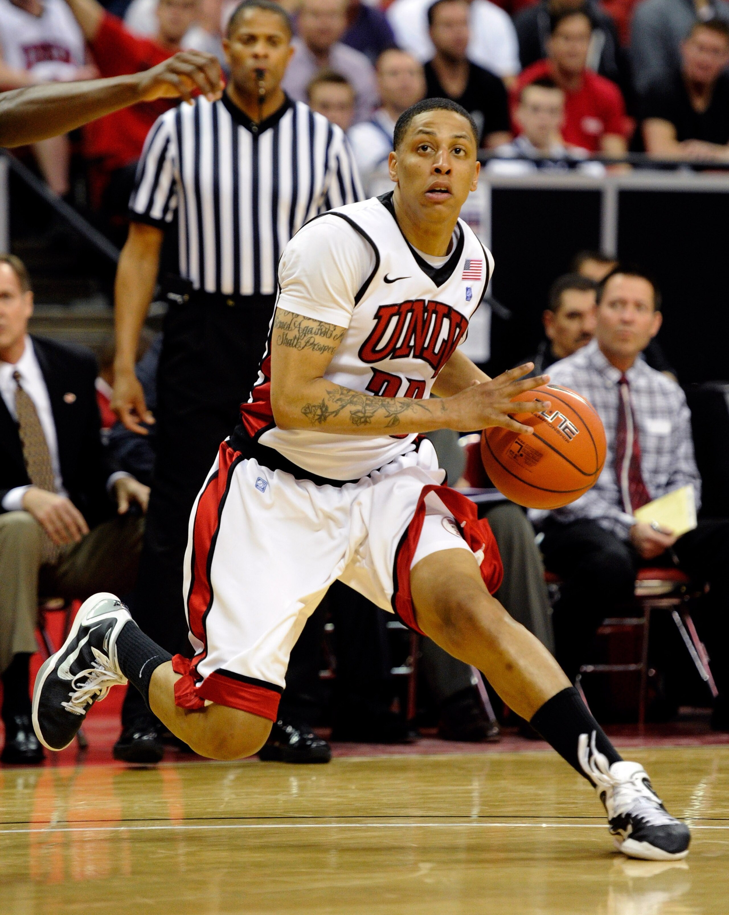 LAS VEGAS, NV - MARCH 10: Tre'Von Willis #33 of the UNLV Rebels drives against the Air Force Falcons during a quarterfinal game of the Conoco Mountain West Conference Basketball tournament at the Thomas & Mack Center March 10, 2011 in Las Vegas, Nevada. LAS VEGAS, NV - MARCH 10: Tre'Von Willis #33 of the UNLV Rebels drives against the Air Force Falcons during a quarterfinal game of the Conoco Mountain West Conference Basketball tournament at the Thomas & Mack Center March 10, 2011 in Las Vegas, Nevada.