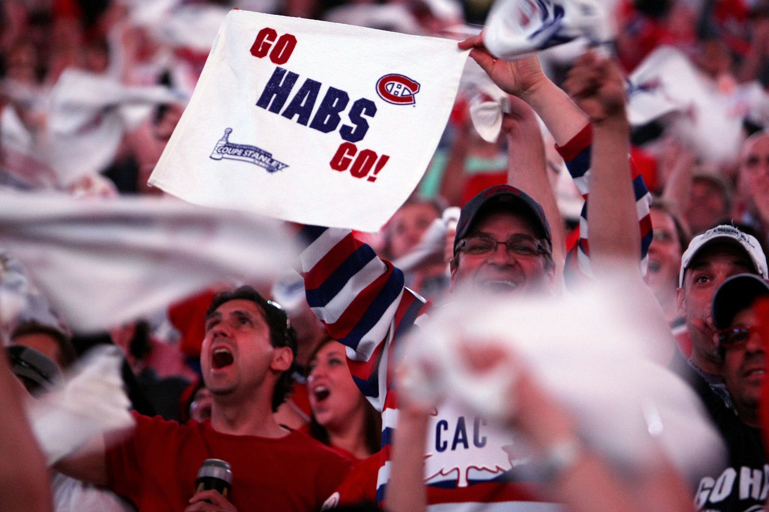 MONTREAL, QC - MAY 22:  Fans of the Montreal Canadiens cheer during Game 4 of the Eastern Conference Finals during the 2010 NHL Stanley Cup Playoffs at Bell Centre on May 22, 2010 in Montreal, Canada.  (Photo by Dave Sandford/Getty Images)
