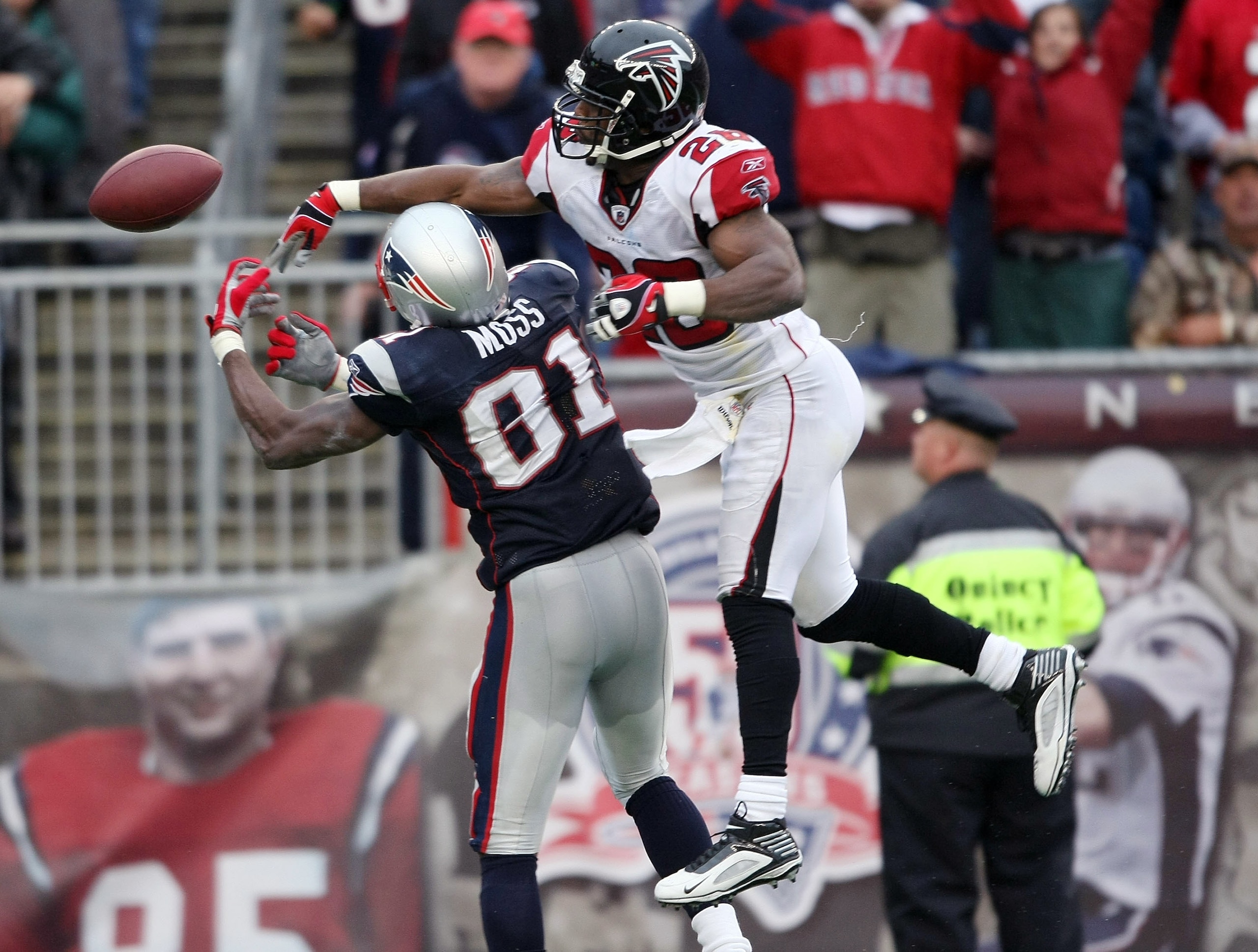 FOXBORO, MA - SEPTEMBER 27: Erik Coleman #26 of the Atlanta Falcons breaks up a pass intended for Randy Moss #81 of the New England Patriots on September 27, 2009 at Gillette Stadium in Foxboro, Massachusetts. The Patriots defeated the Falcons 26-10.  (Ph