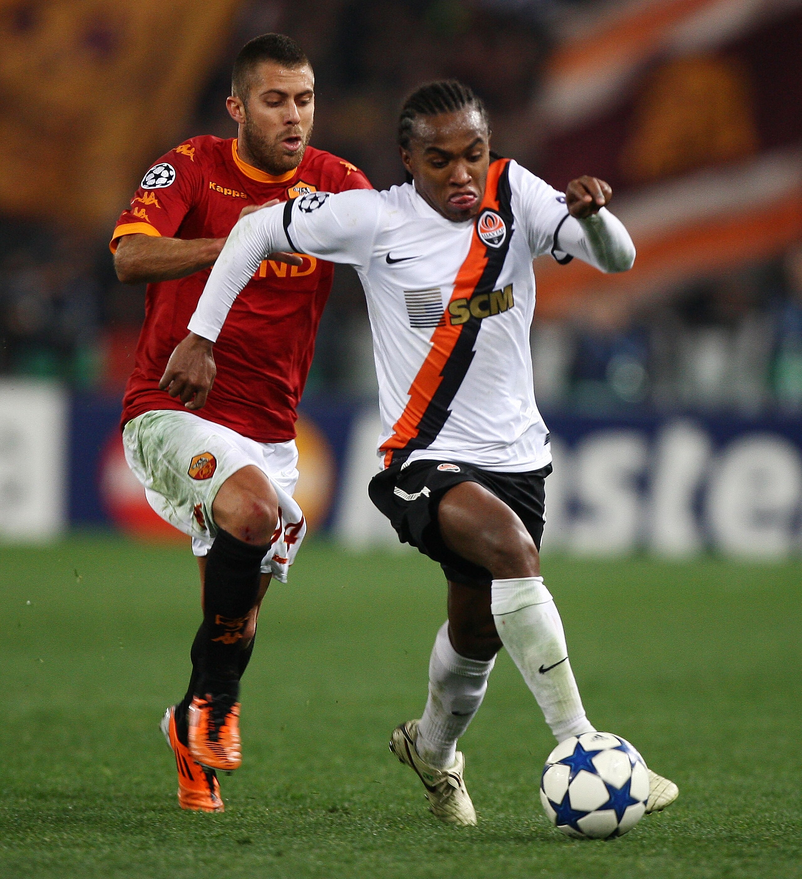 ROME, ITALY - FEBRUARY 16: William (R) of Shakhtar Donetsk competes for the ball with Jeremy Menez of AS Roma during the UEFA Champions League round of 16 first leg match between AS Roma and Shakhtar Donetsk at Stadio Olimpico on February 16, 2011 in Rom ROME, ITALY - FEBRUARY 16: William (R) of Shakhtar Donetsk competes for the ball with Jeremy Menez of AS Roma during the UEFA Champions League round of 16 first leg match between AS Roma and Shakhtar Donetsk at Stadio Olimpico on February 16, 2011 in Rom
