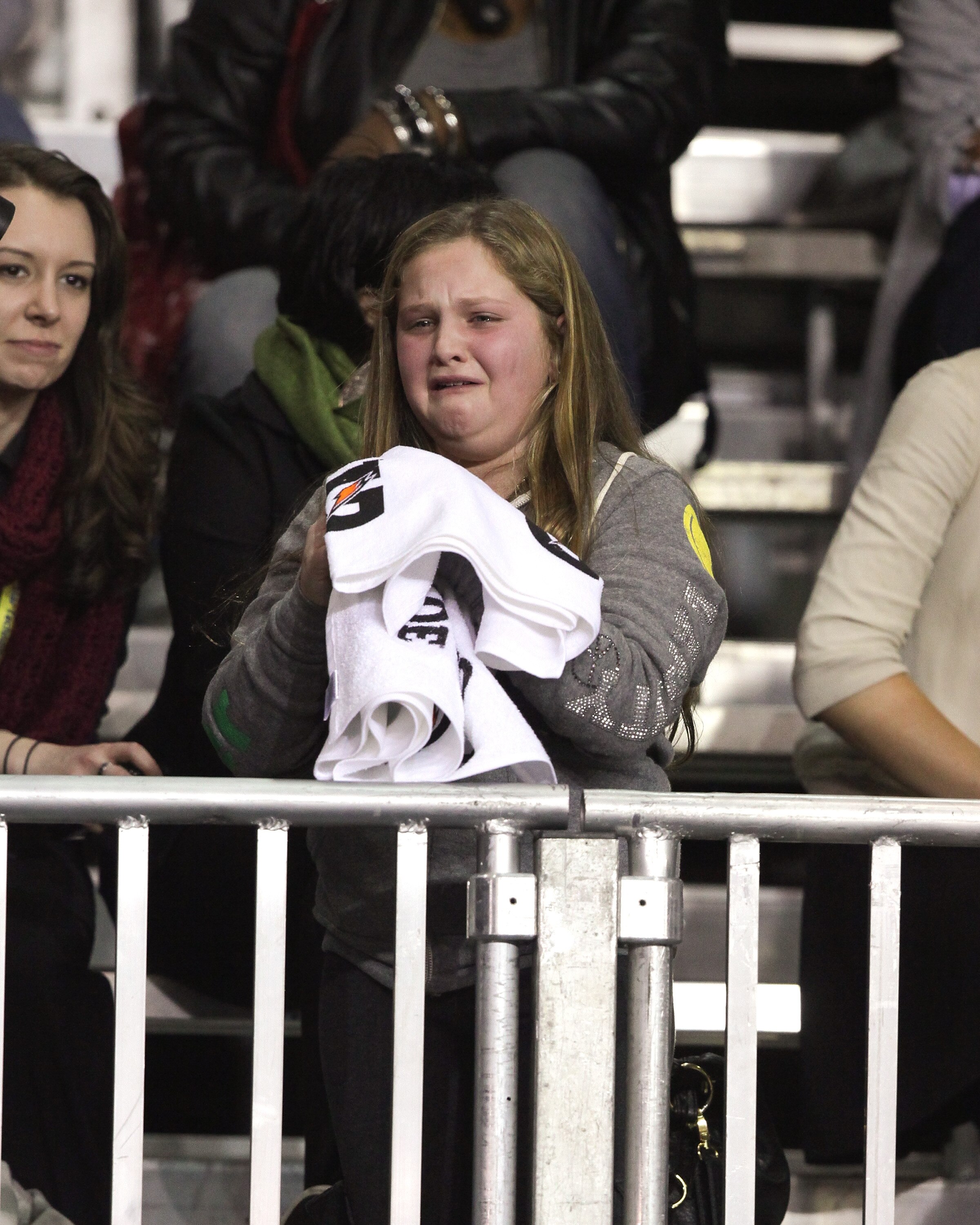 LOS ANGELES, CA - FEBRUARY 18:  Justin Bieber fan receives towel from him at the 2011 BBVA NBA All-Star Celebrity Game at the Los Angeles Convention Center on February 18, 2011 in Los Angeles, California.  (Photo by Noel Vasquez/Getty Images)