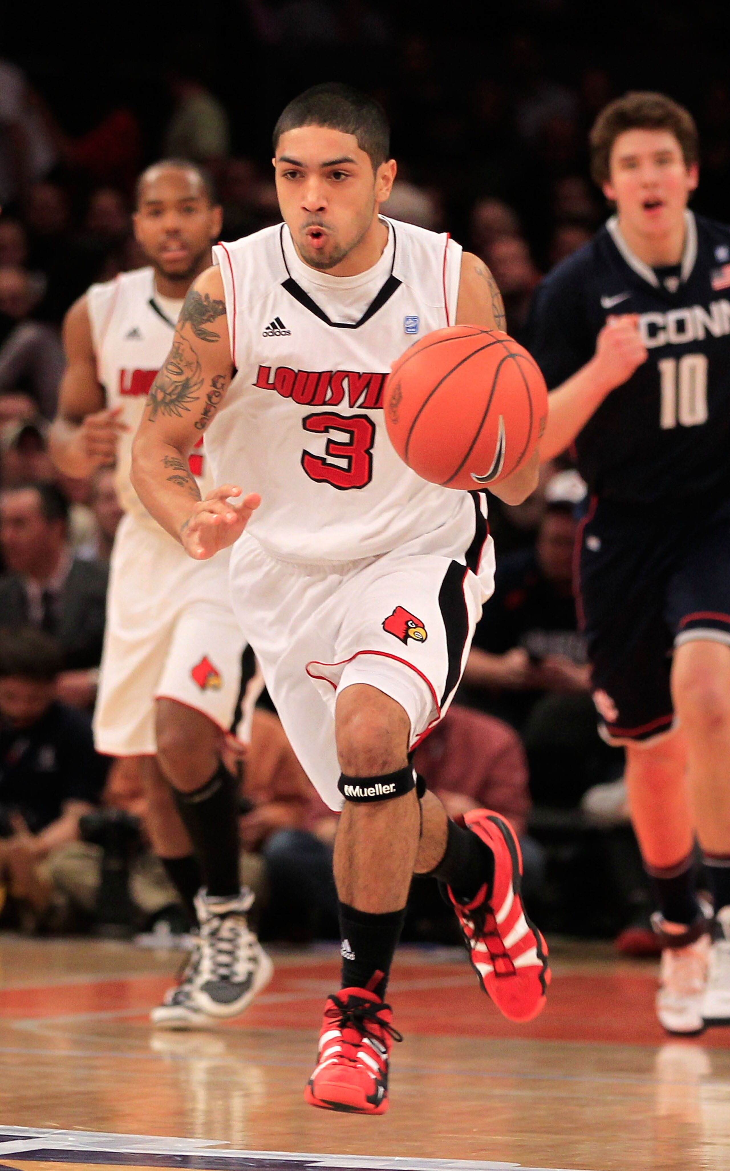 NEW YORK, NY - MARCH 12: Peyton Siva #3 of the Louisville Cardinals brings the ball up court against the Connecticut Huskies during the championship of the 2011 Big East Men's Basketball Tournament presented by American Eagle Outfitters at Madison Square NEW YORK, NY - MARCH 12: Peyton Siva #3 of the Louisville Cardinals brings the ball up court against the Connecticut Huskies during the championship of the 2011 Big East Men's Basketball Tournament presented by American Eagle Outfitters at Madison Square
