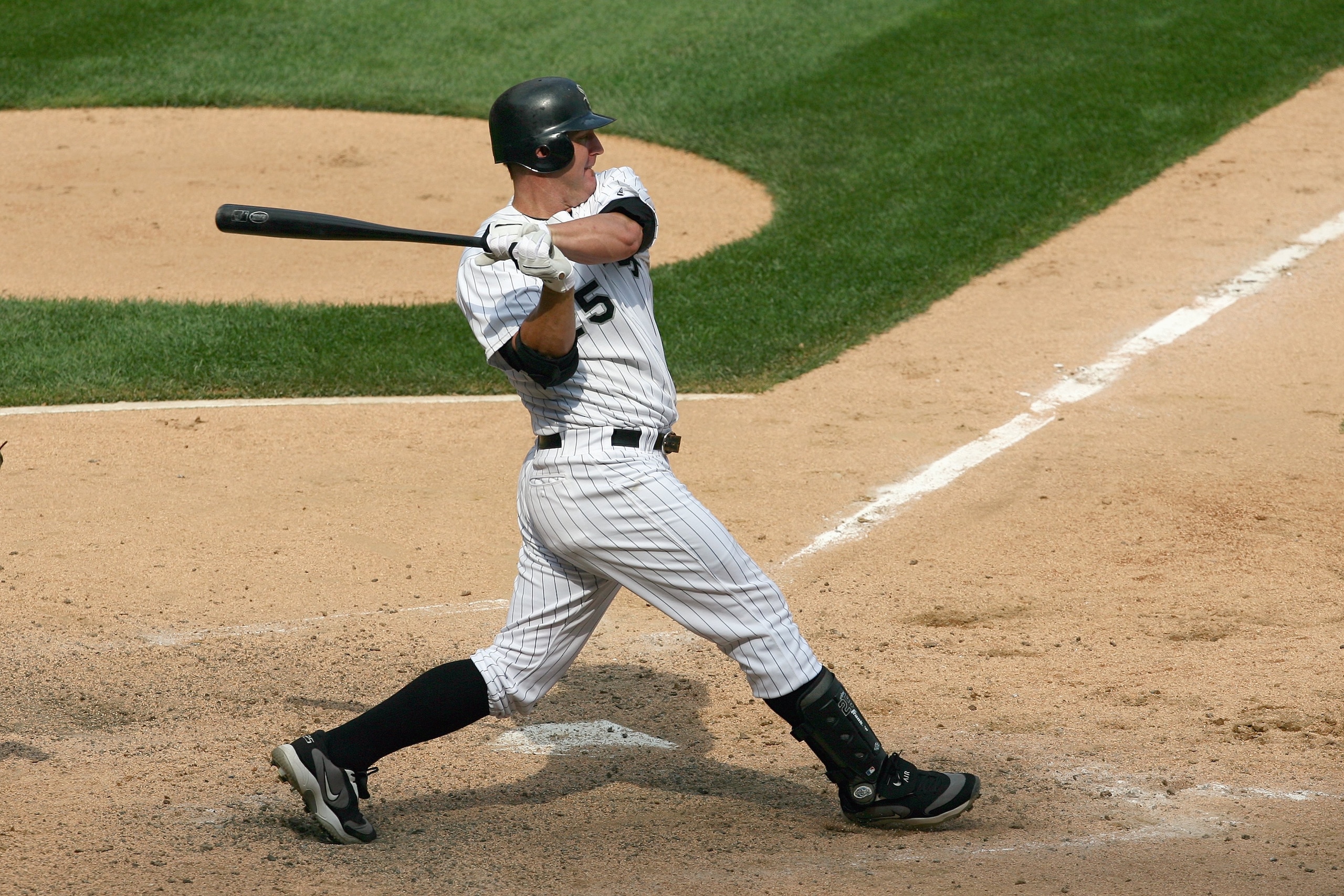 CHICAGO - AUGUST 09: Jim Thome #25 of the Chicago White Sox swings at the pitch during the game against the Cleveland Indians on August 9, 2009 at U.S. Cellular Field in Chicago, Illinois. The Indians defeated the White Sox 8-4. (Photo by Jonathan Daniel/