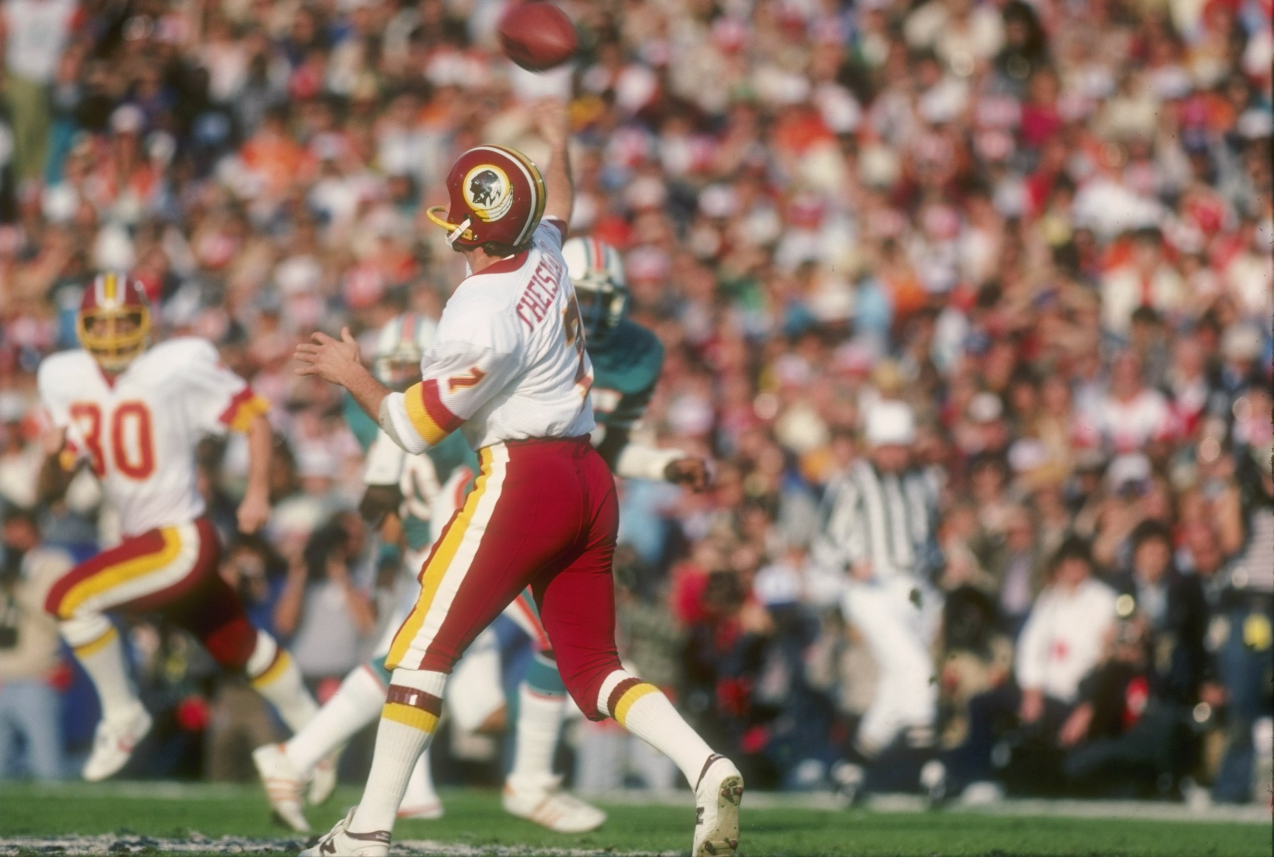 30 Jan 1983:  Quarterback Joe Theismann #7 of the Washington Redskins passes the ball during the Super Bowl XVII against Miami Dolphins at the Rose Bowl in Pasadena, California.  The Redskins won the game, 27-17. Mandatory Credit: Allsport  /Allsport