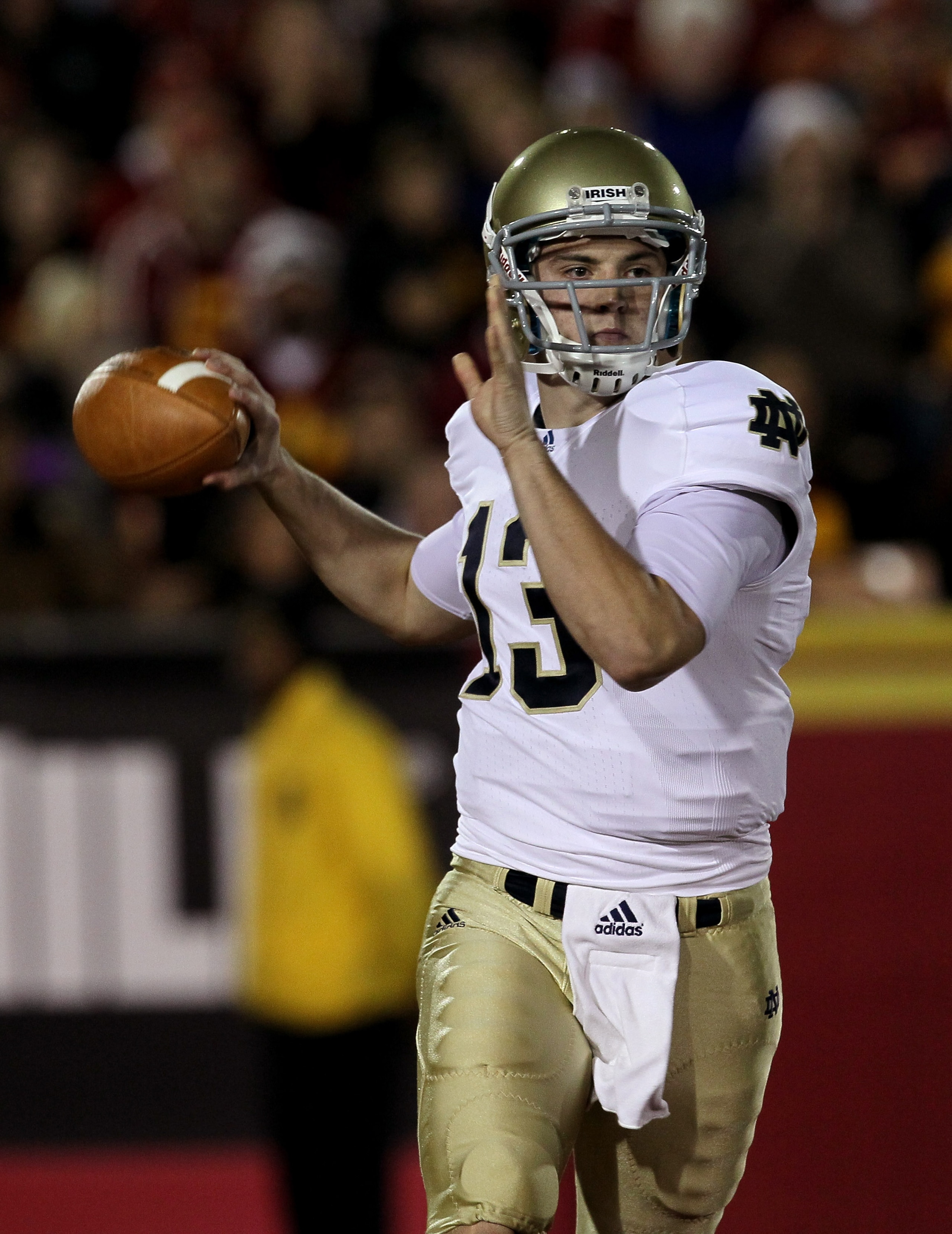 LOS ANGELES, CA - NOVEMBER 27:  Quarterback Tommy Rees #13 of the Notre Dame Fighting Irish throws a pass against the USC Trojans at the Los Angeles Memorial Coliseum on November 27, 2010 in Los Angeles, California.  (Photo by Stephen Dunn/Getty Images)