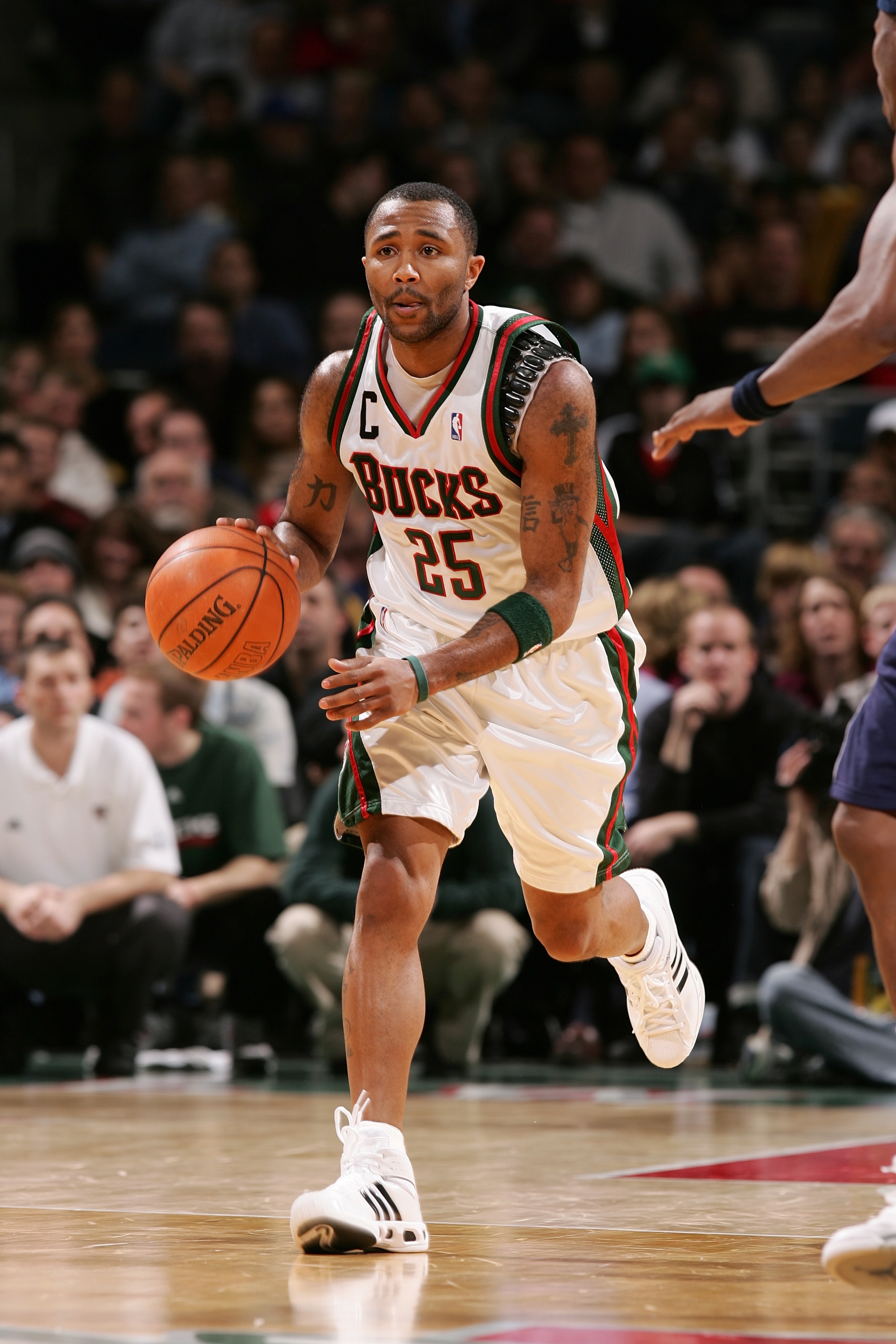MILWAUKEE - FEBRUARY 13:  Maurice Williams #25 of the Milwaukee Bucks dribbles against the Dallas Mavericks on February 13, 2007 at the Bradley Center in Milwaukee, Wisconsin.The Mavericks defeated the Bucks 99-93. The Mavs won 99-93. NOTE TO USER: User e