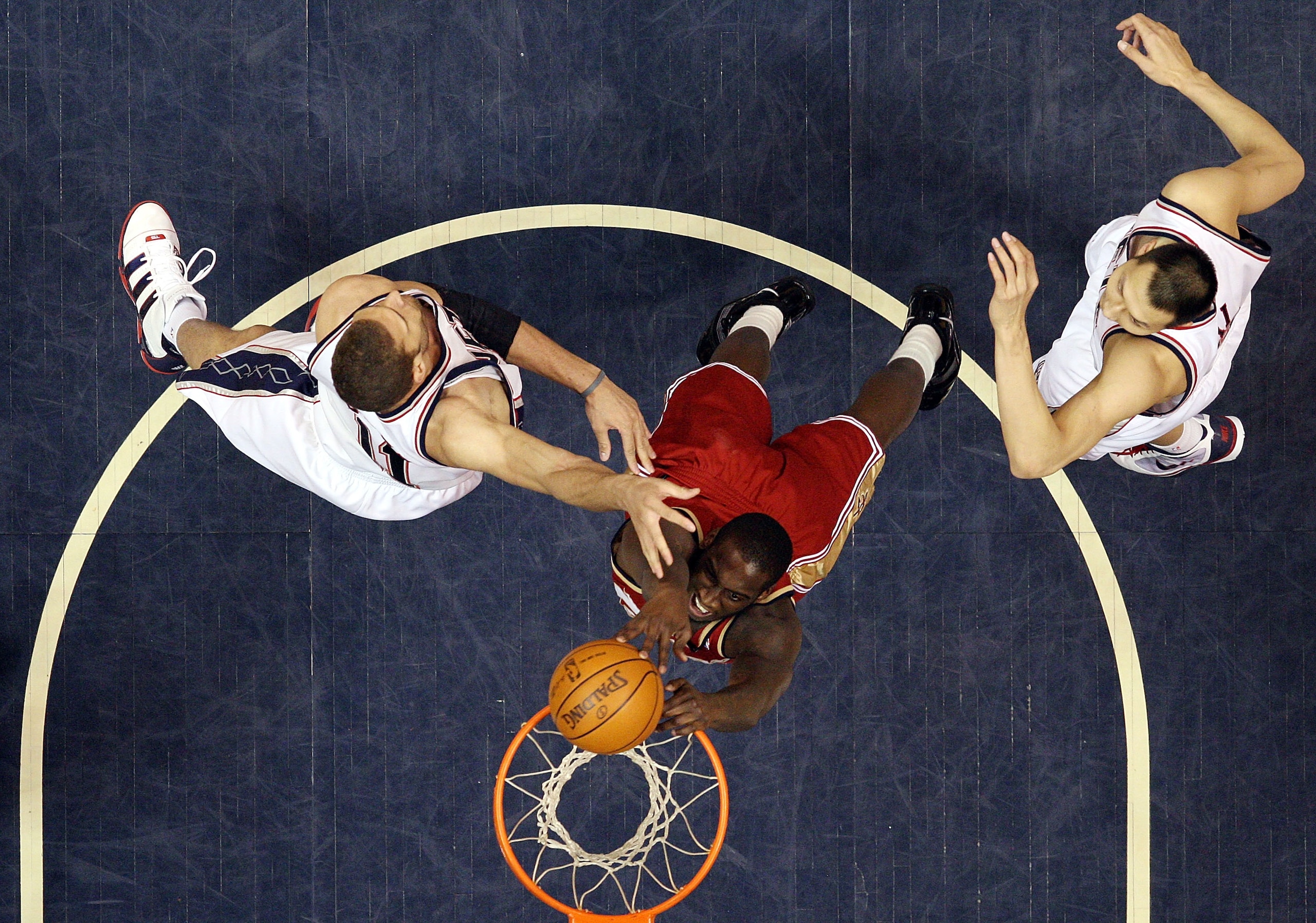 EAST RUTHERFORD, NJ - MARCH 03:  J.J. Hickson #21 of the Cleveland Cavaliers dunks against Brook Lopez #11 and Yi Jianlian #9 of the New Jersey Nets at the Izod Center on March 3, 2010 in East Rutherford, New Jersey.NOTE TO USER: User expressly acknowledg