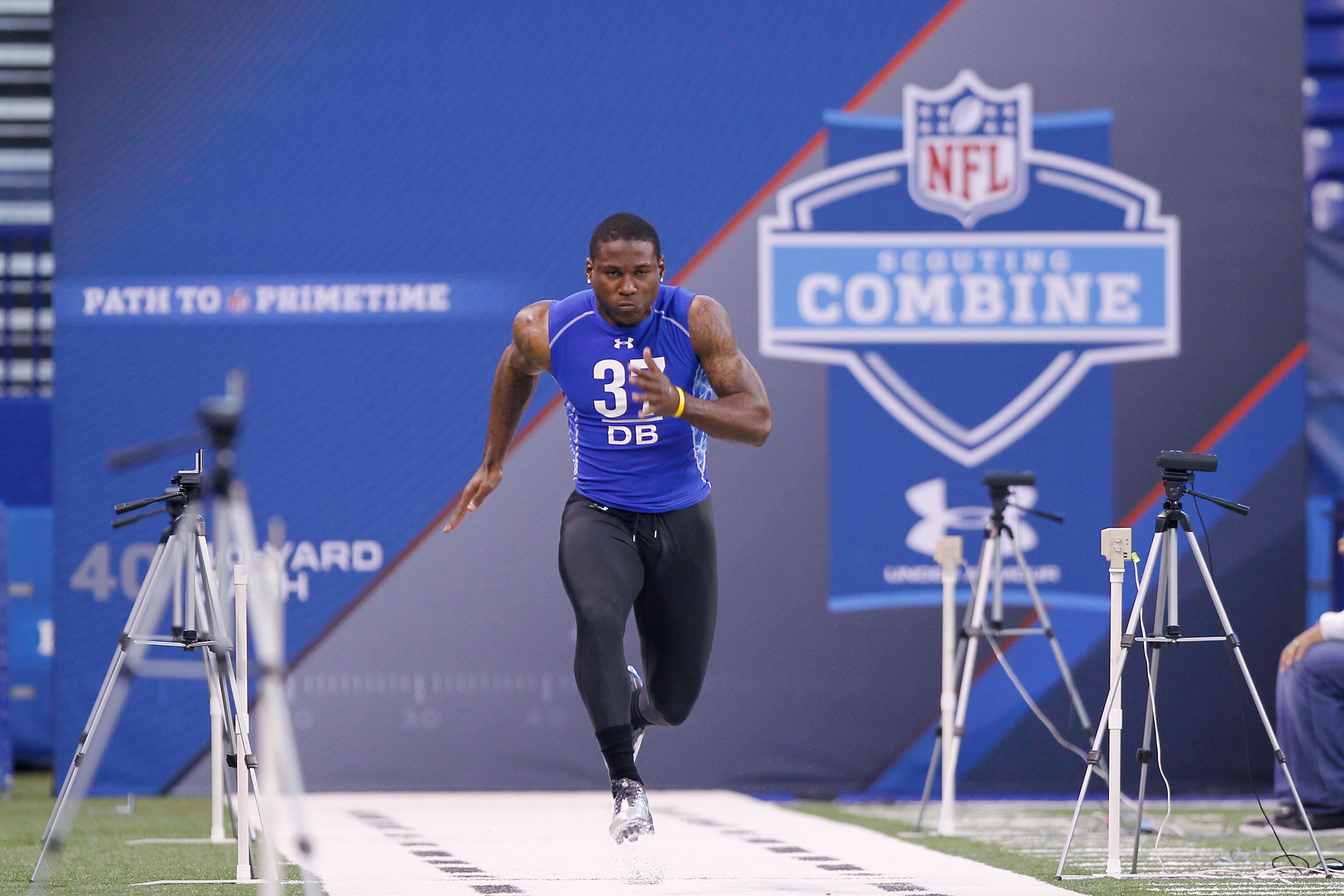 INDIANAPOLIS, IN - MARCH 1: Defensive back Patrick Peterson #37 of LSU runs the 40-yard dash during the 2011 NFL Scouting Combine at Lucas Oil Stadium on February 28, 2011 in Indianapolis, Indiana. (Photo by Joe Robbins/Getty Images)